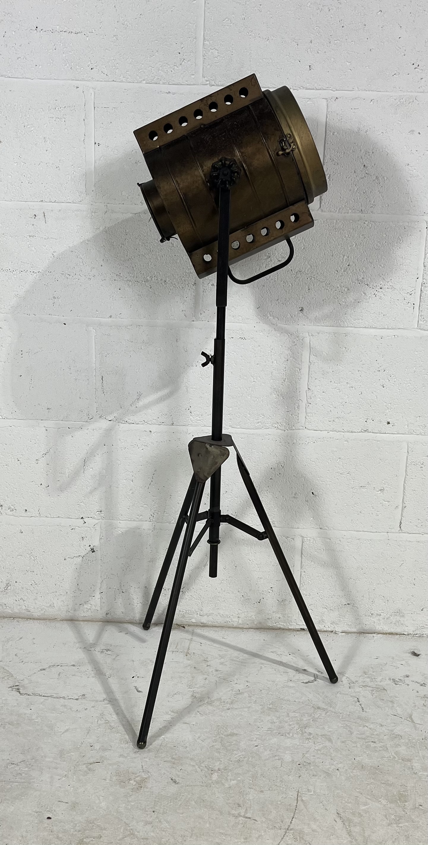 A vintage industrial spotlight style floor lamp, battery powered, height adjustable. - Image 5 of 6