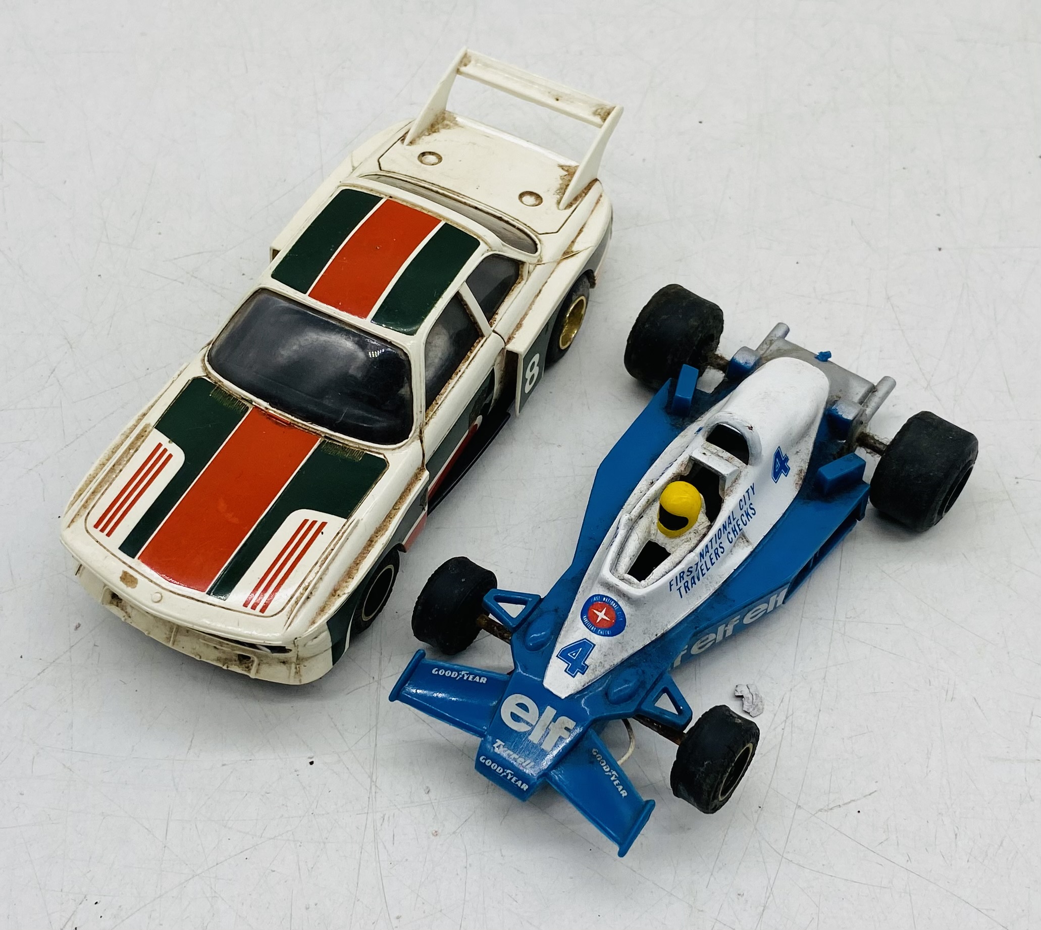 A large collection of loose vintage Scalextric including cars, controllers, track, buildings, - Image 4 of 6