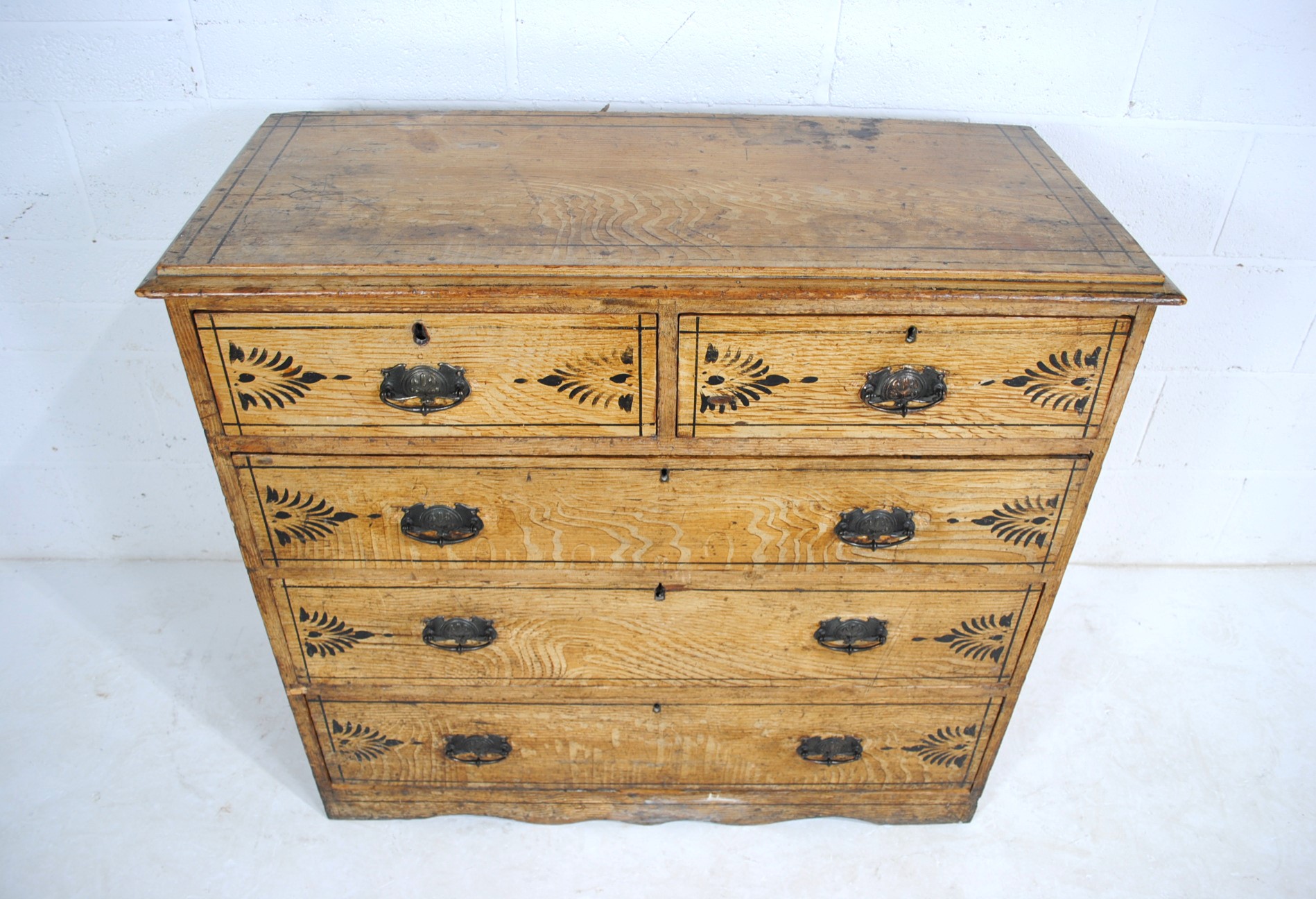 An antique pine chest of five drawers, with painted decoration and metal Art Nouveau handles - - Image 4 of 10