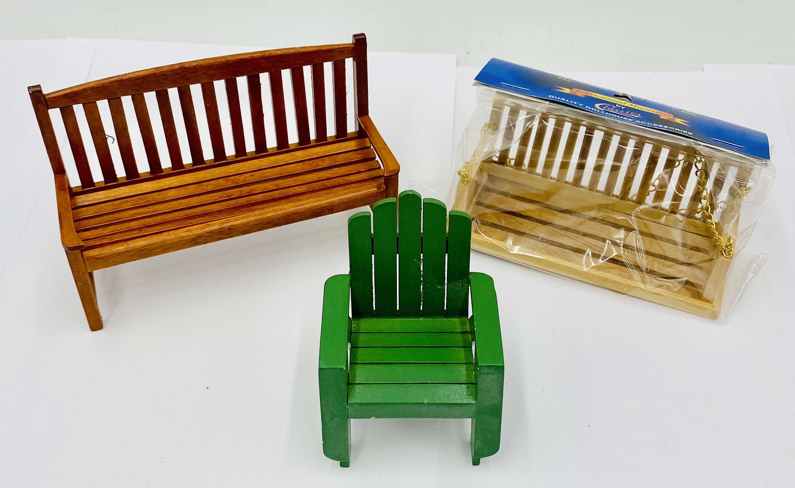 A collection of dolls house accessories relating to the garden including benches, porch swing, table - Image 4 of 5
