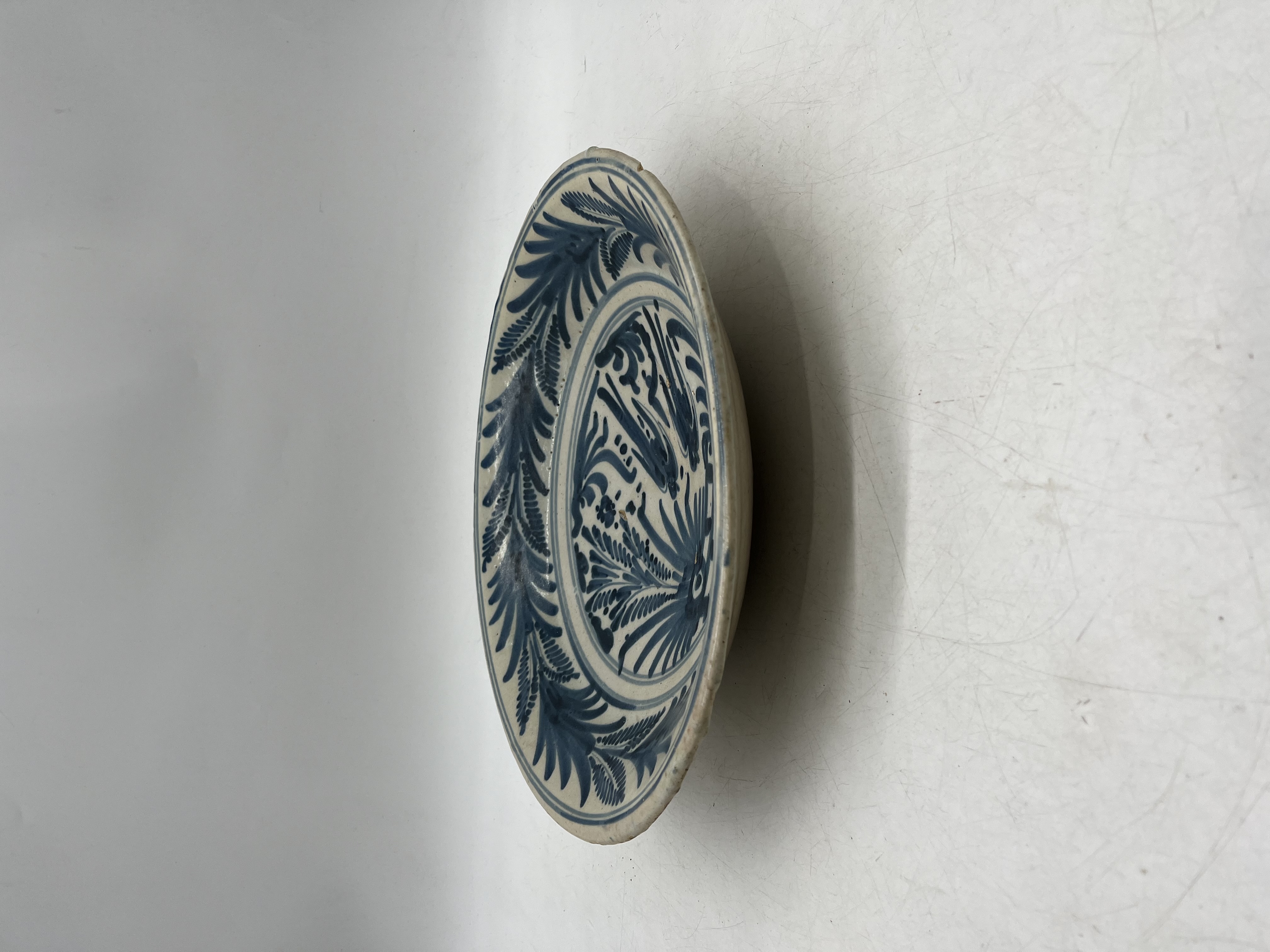 A vintage Delft bowl (diameter 35cm) with birds and floral design - Image 10 of 10