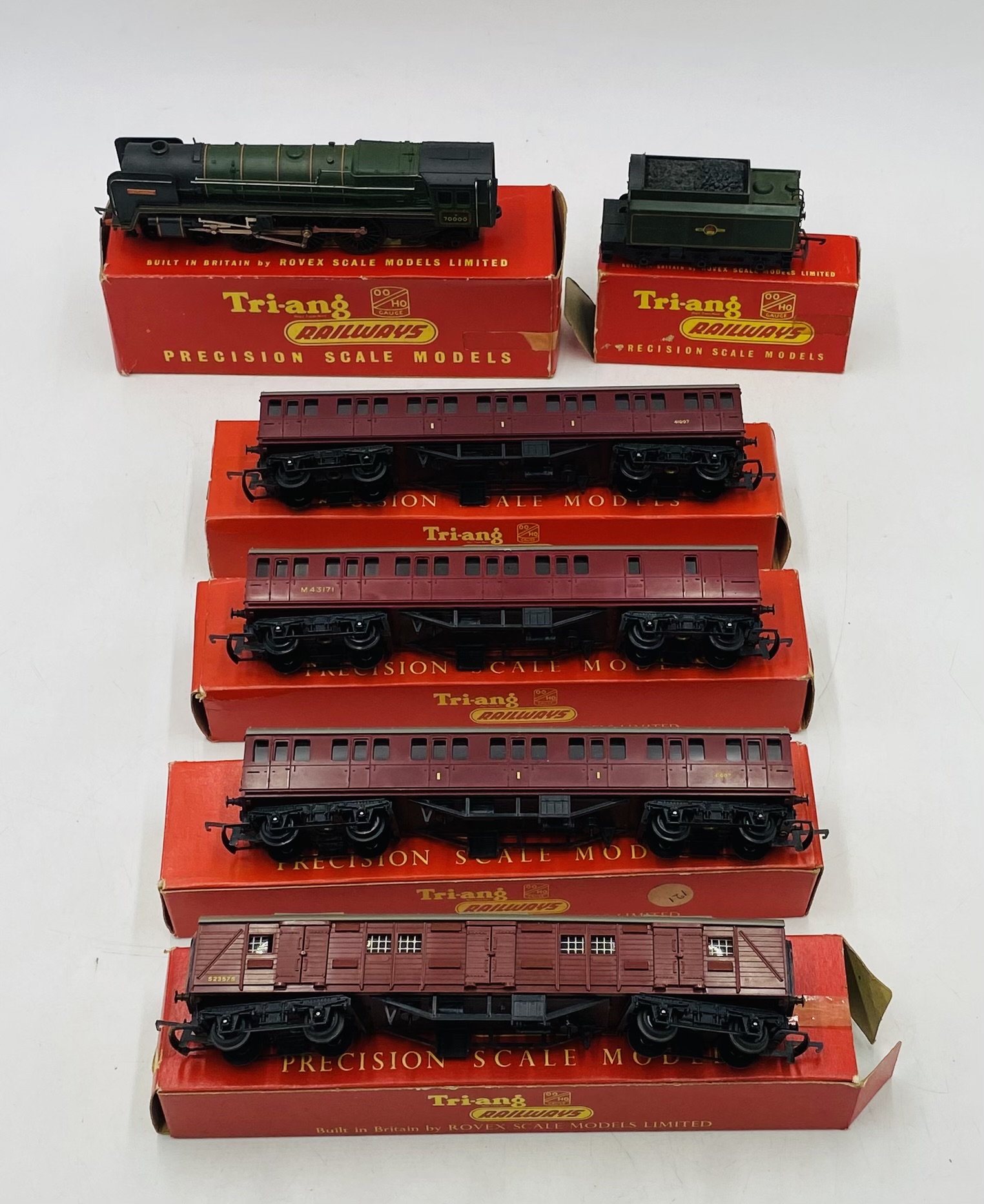 A boxed Tri-ang Railways OO gauge 4-6-2 "Britannia" locomotive (R259S) with tender (R35) in green