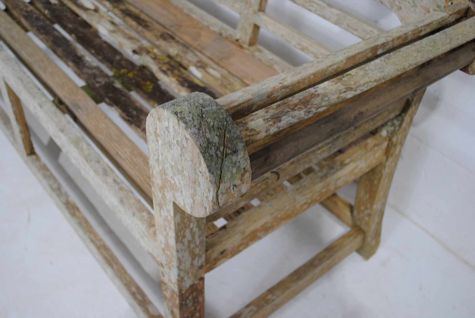 A weathered wooden Lutyens style garden bench - length 165cm - Image 7 of 10