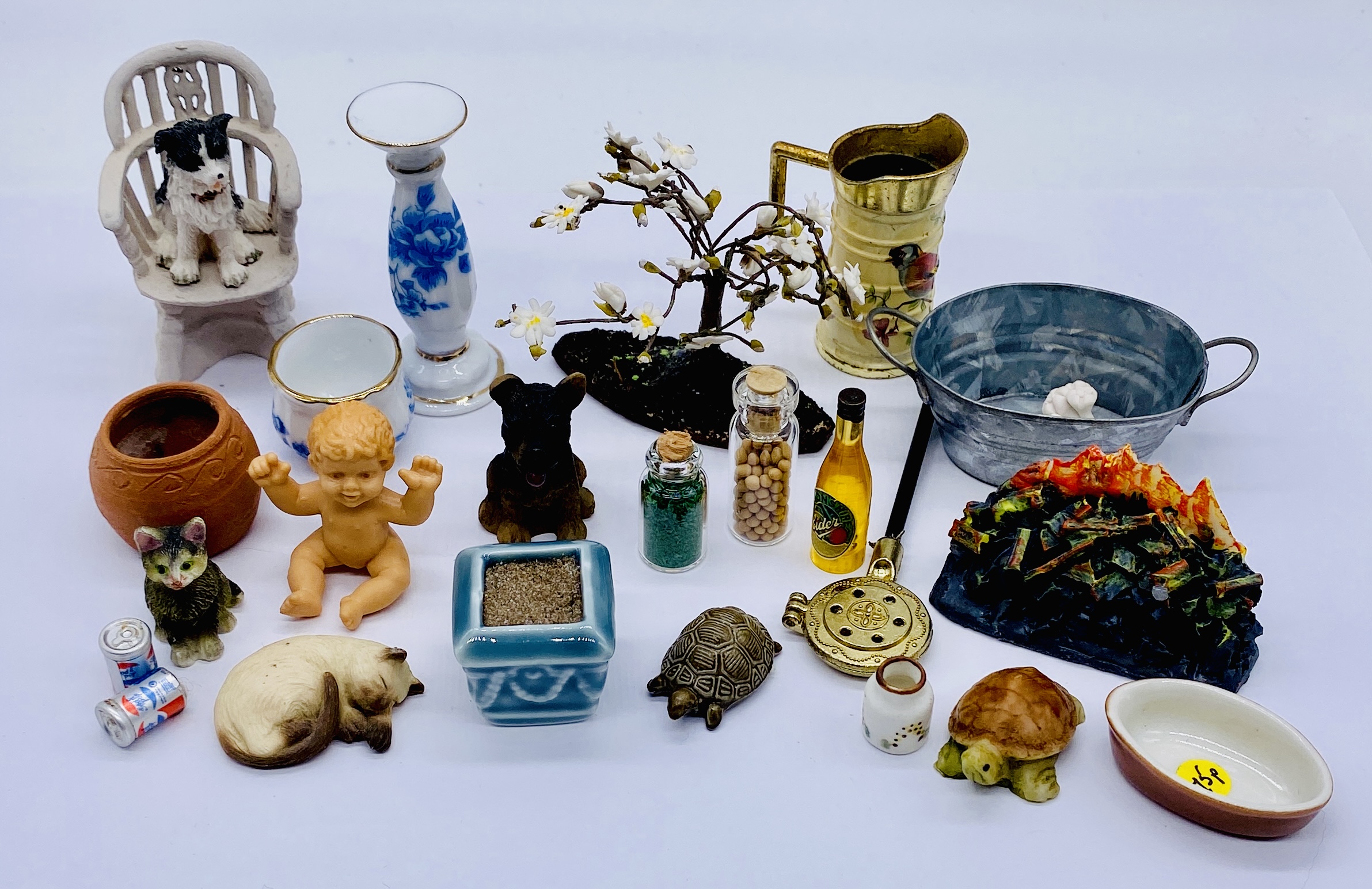 A collection of dolls house accessories including wooden bowls, dinner set, vases, pots, animals, - Image 4 of 4