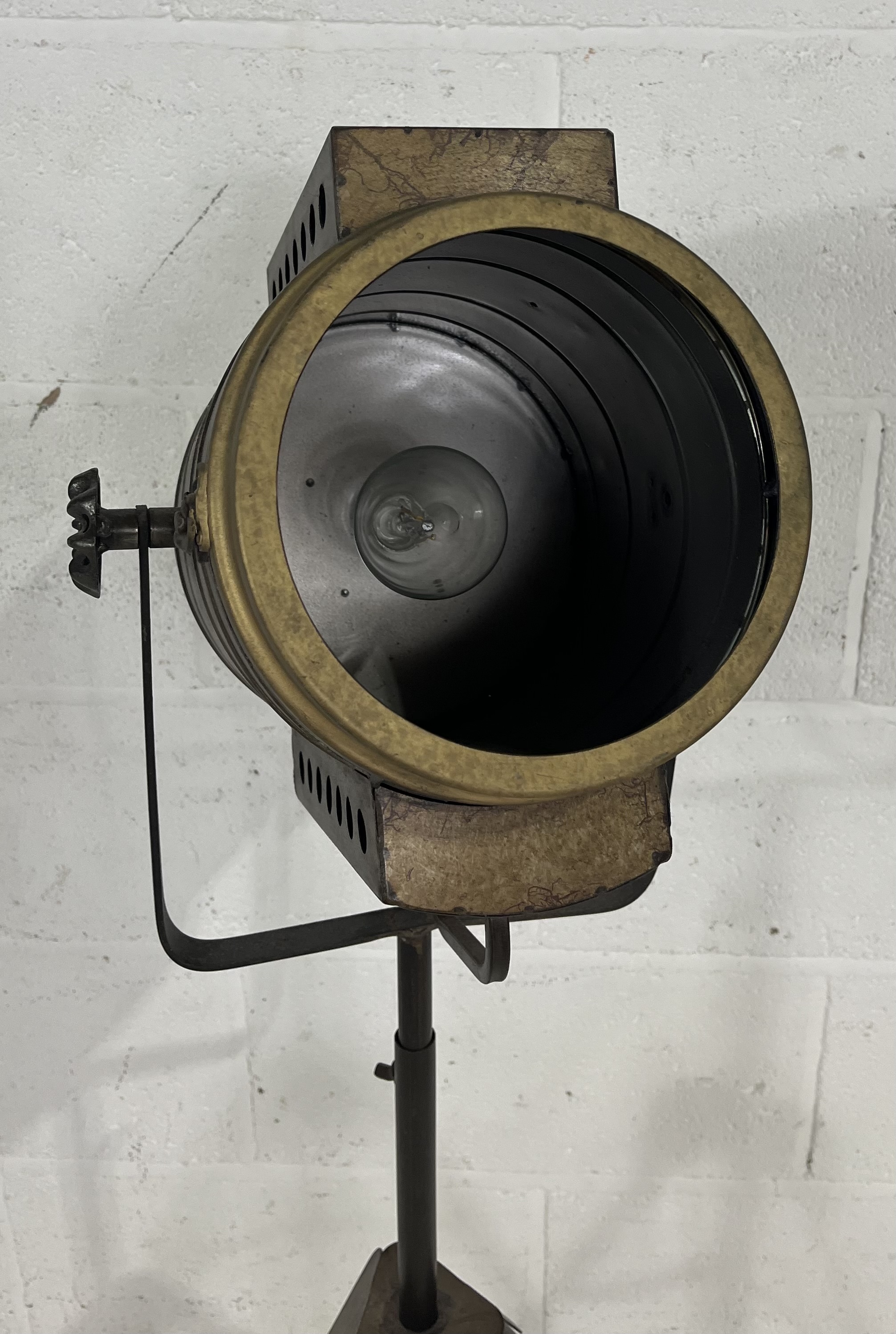 A vintage industrial spotlight style floor lamp, battery powered, height adjustable. - Image 3 of 6