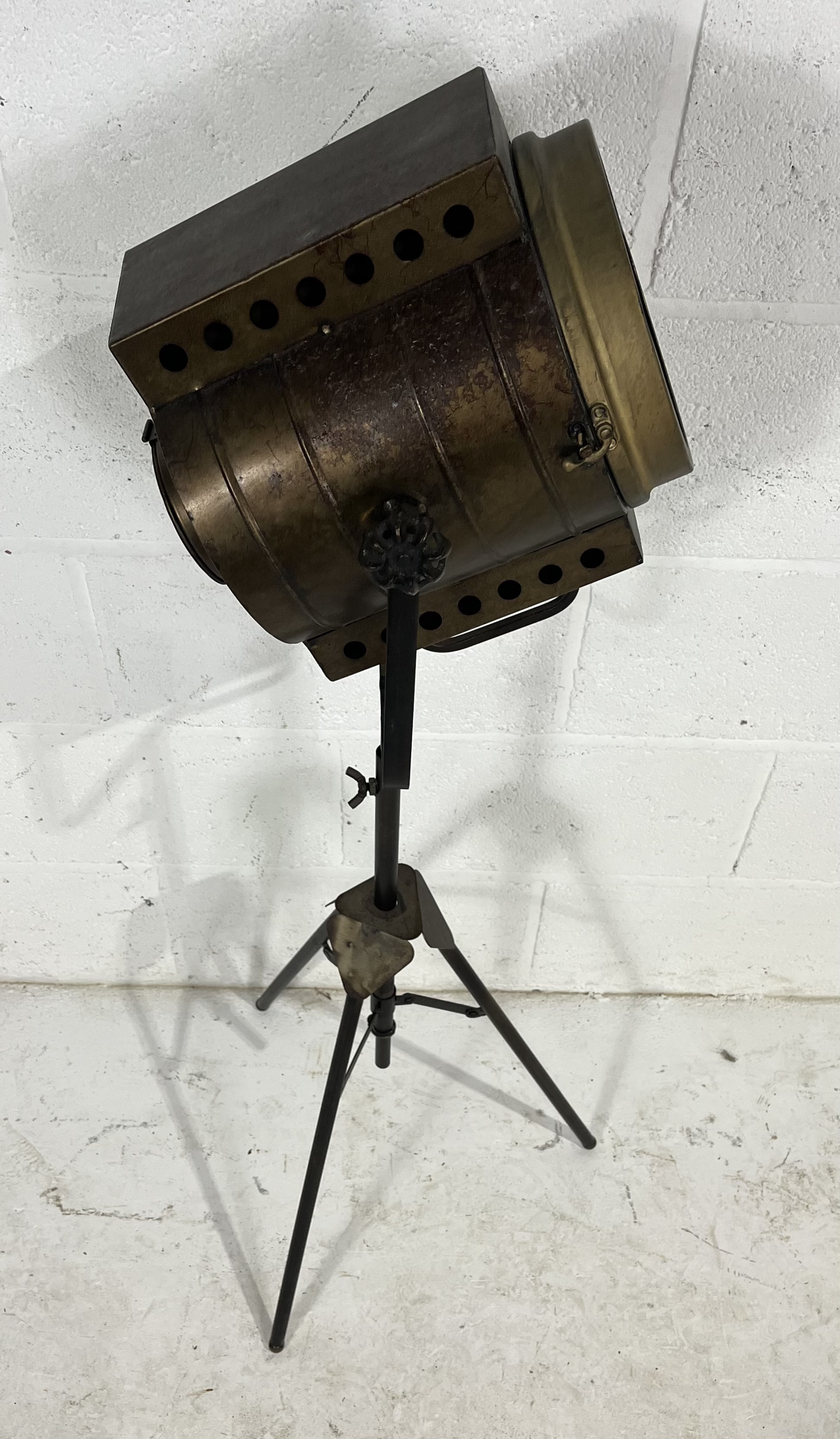 A vintage industrial spotlight style floor lamp, battery powered, height adjustable. - Image 4 of 6