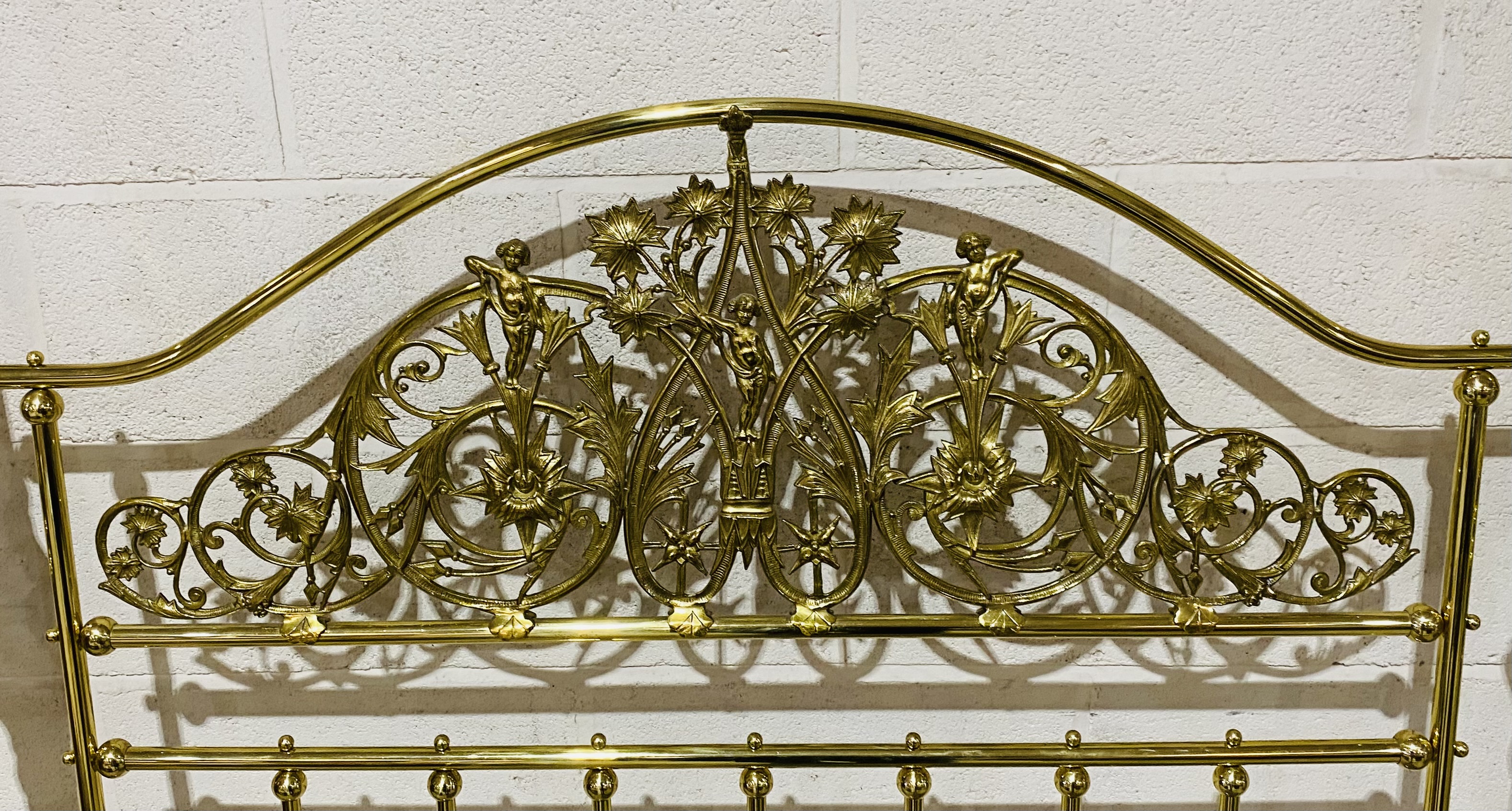 An ornate brass four poster bed - Image 4 of 8