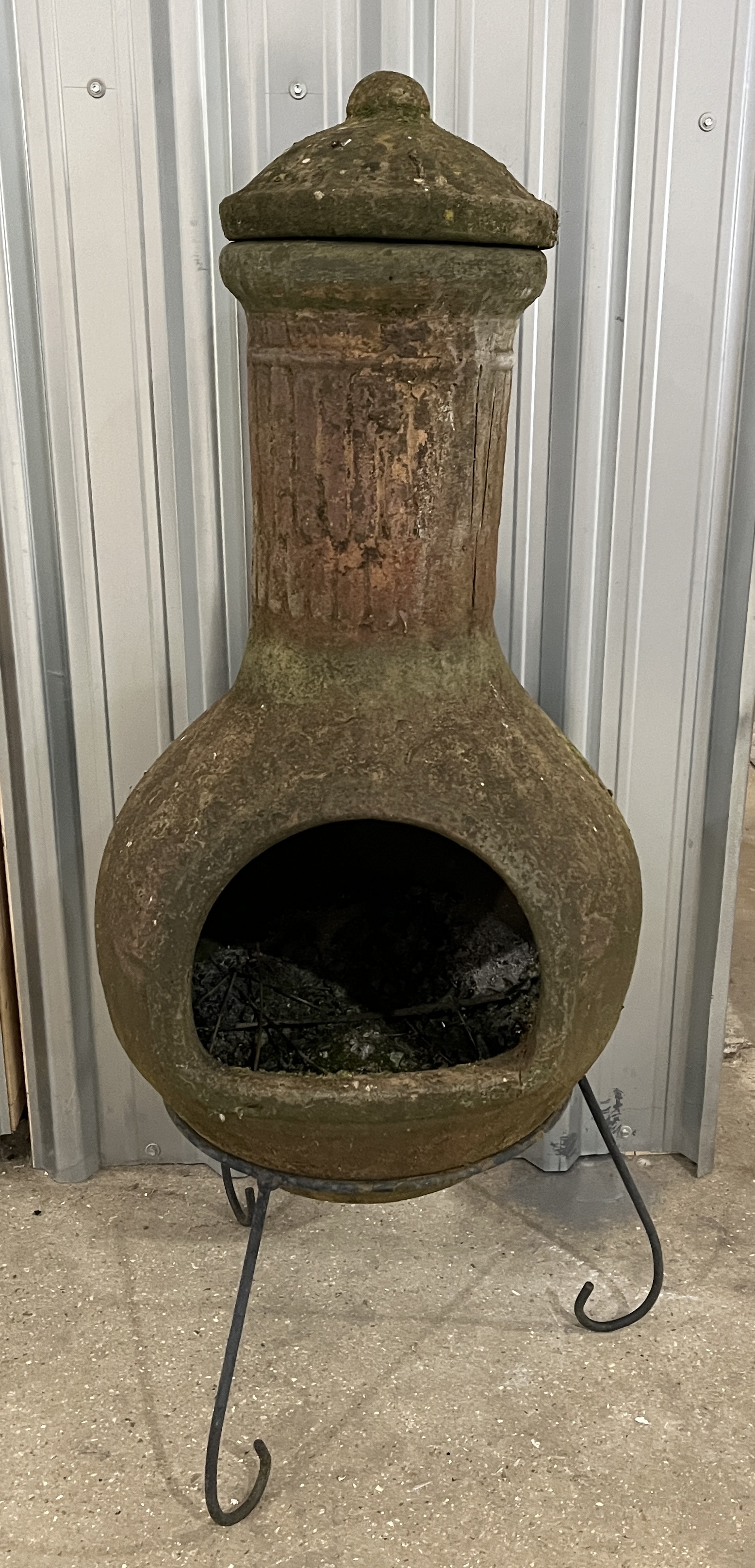 A weathered terracotta chiminea on wrought iron tripod stand - Image 2 of 4