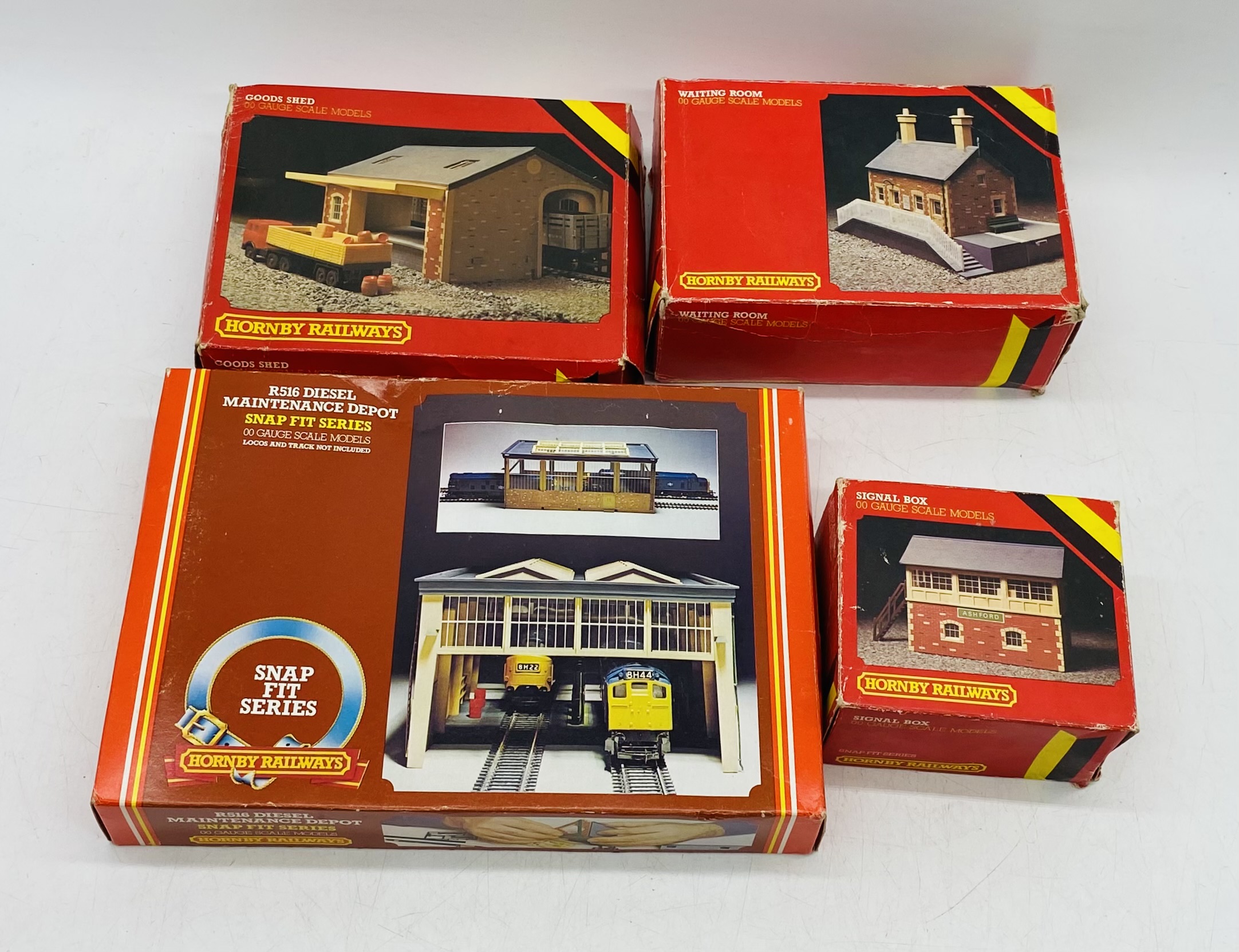 A collection of boxed Hornby Railways OO gauge buildings and accessories including Operating - Image 3 of 6