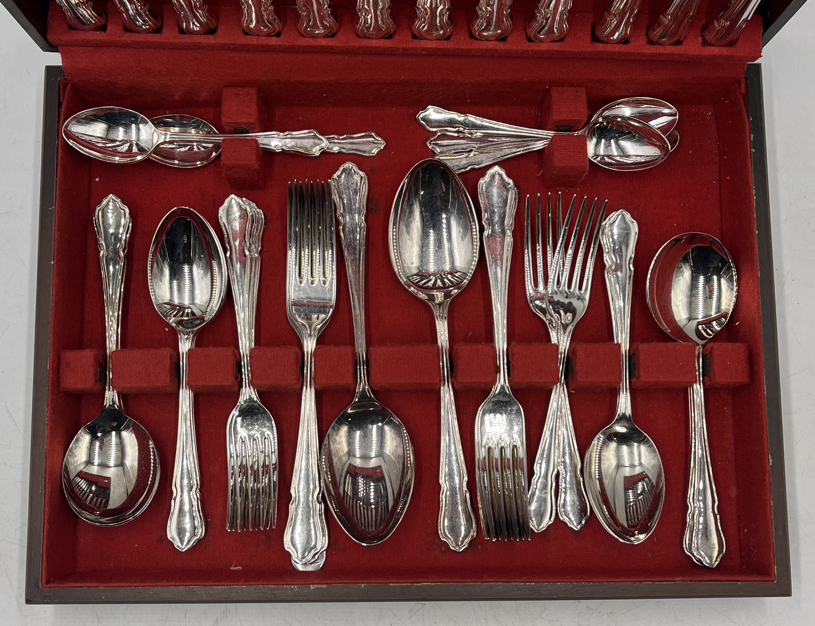 An Osborne canteen of silver plated cutlery - Image 2 of 3