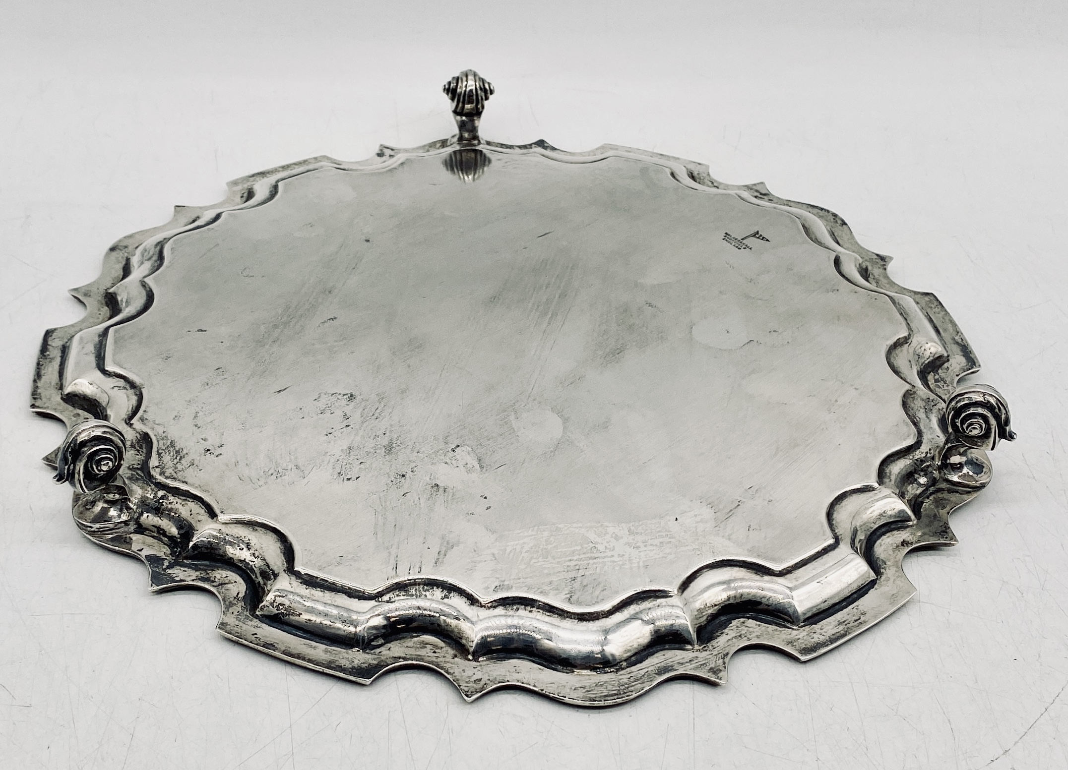 A hallmarked silver salver by Mappin & Webb, dated 1910, weight 860g (27.64 troy ounces) - Image 2 of 2