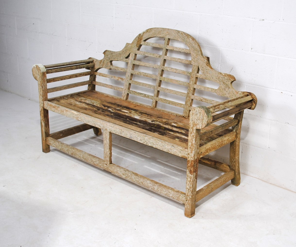 A weathered wooden Lutyens style garden bench - length 165cm - Image 2 of 10