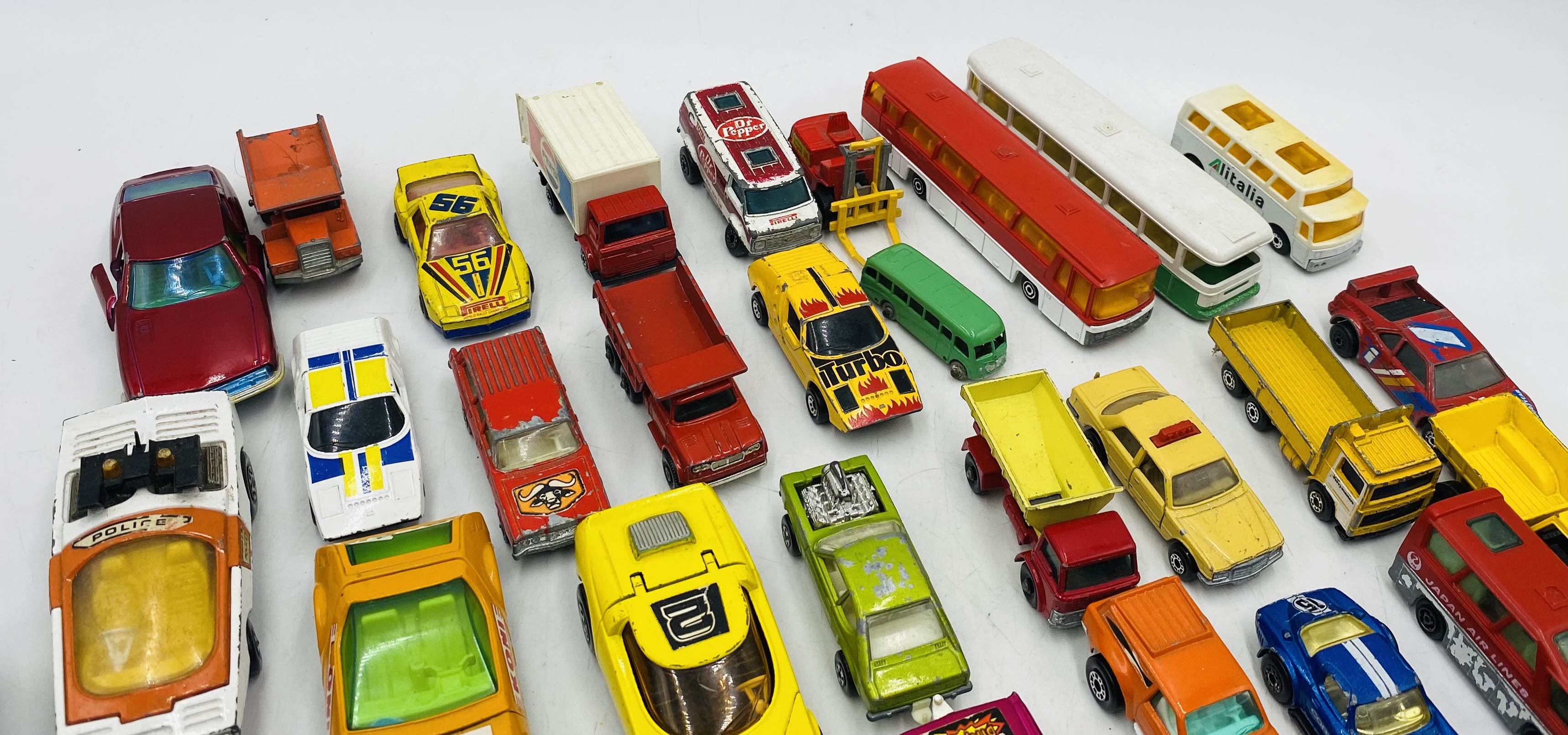 A small collection of play worn die-cast vehicles including Matchbox, Lesney, Speed Kings, Dinky - Image 3 of 5