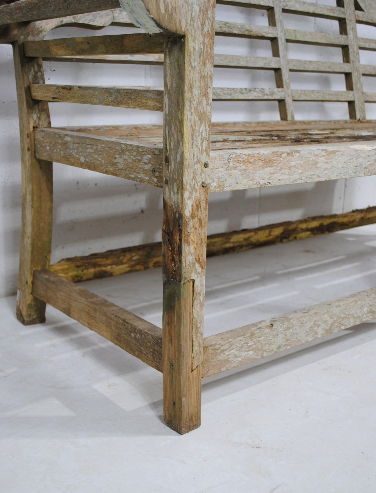 A weathered wooden Lutyens style garden bench - length 165cm - Image 5 of 10