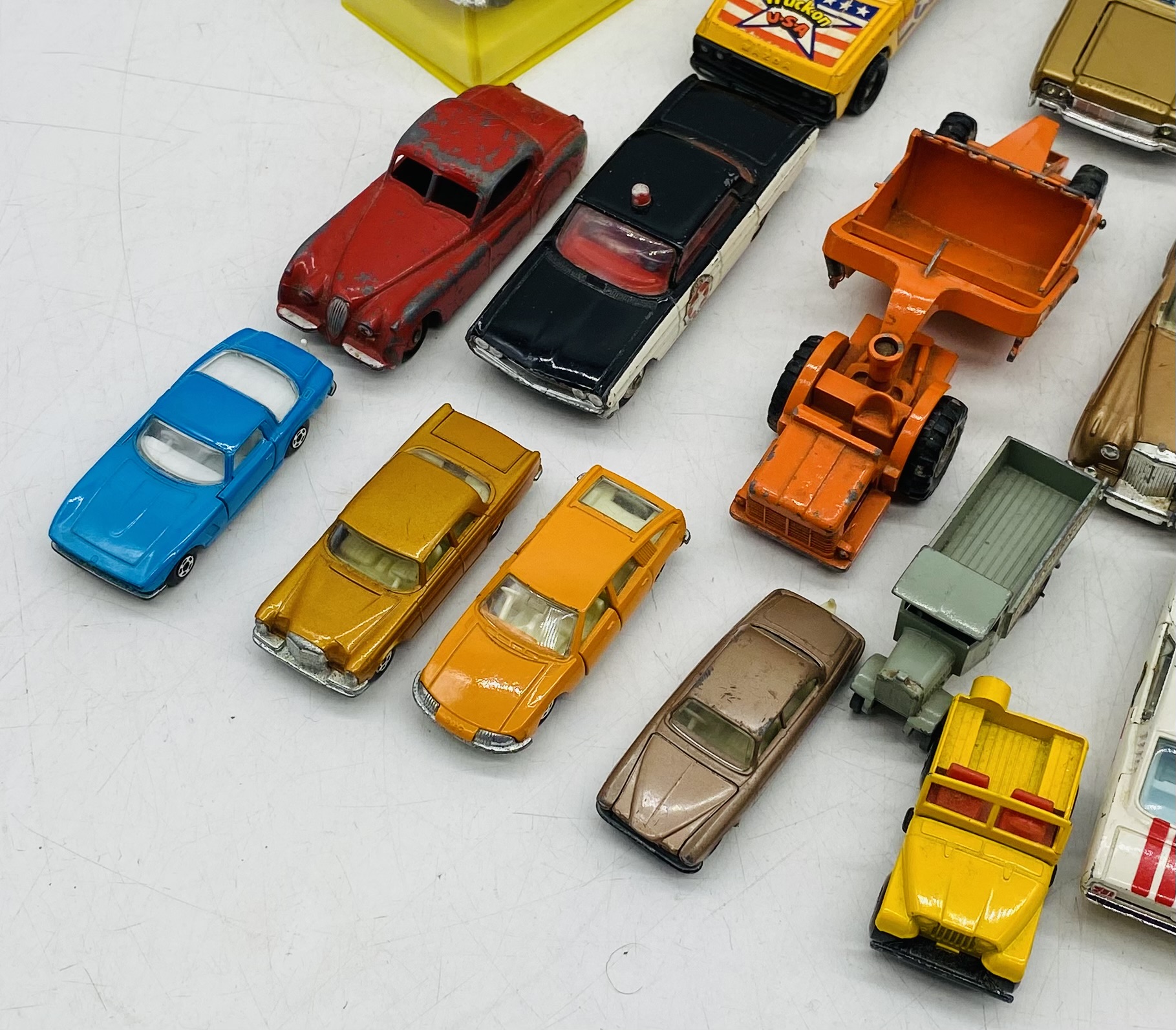 A collection of loose die-cast vehicles including Corgi Toys Batmobile & Batboat, Lesney, - Image 6 of 6