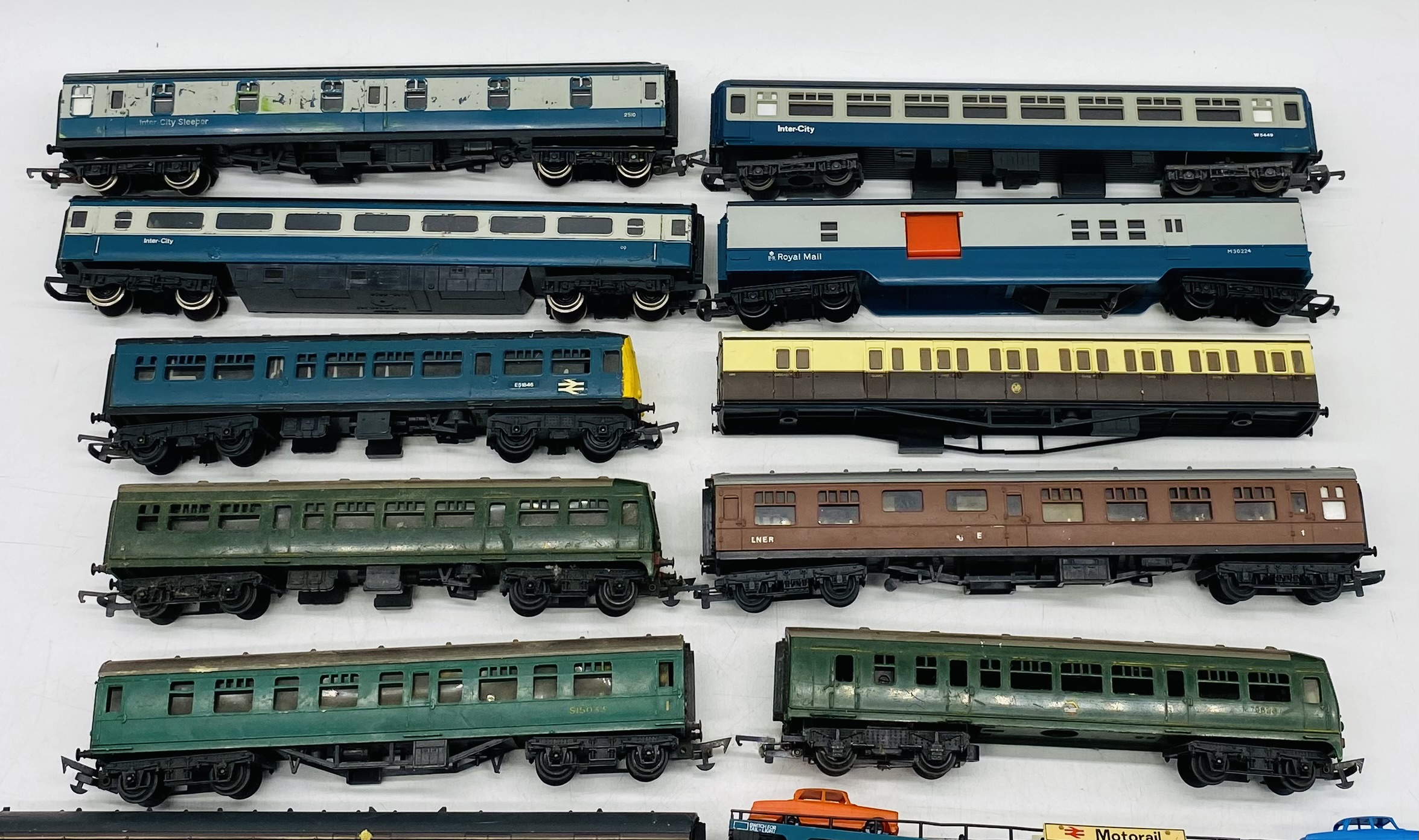 A collection of model railway OO gauge carriages, rolling stock and dummy cars including Tri-ang, - Image 2 of 3
