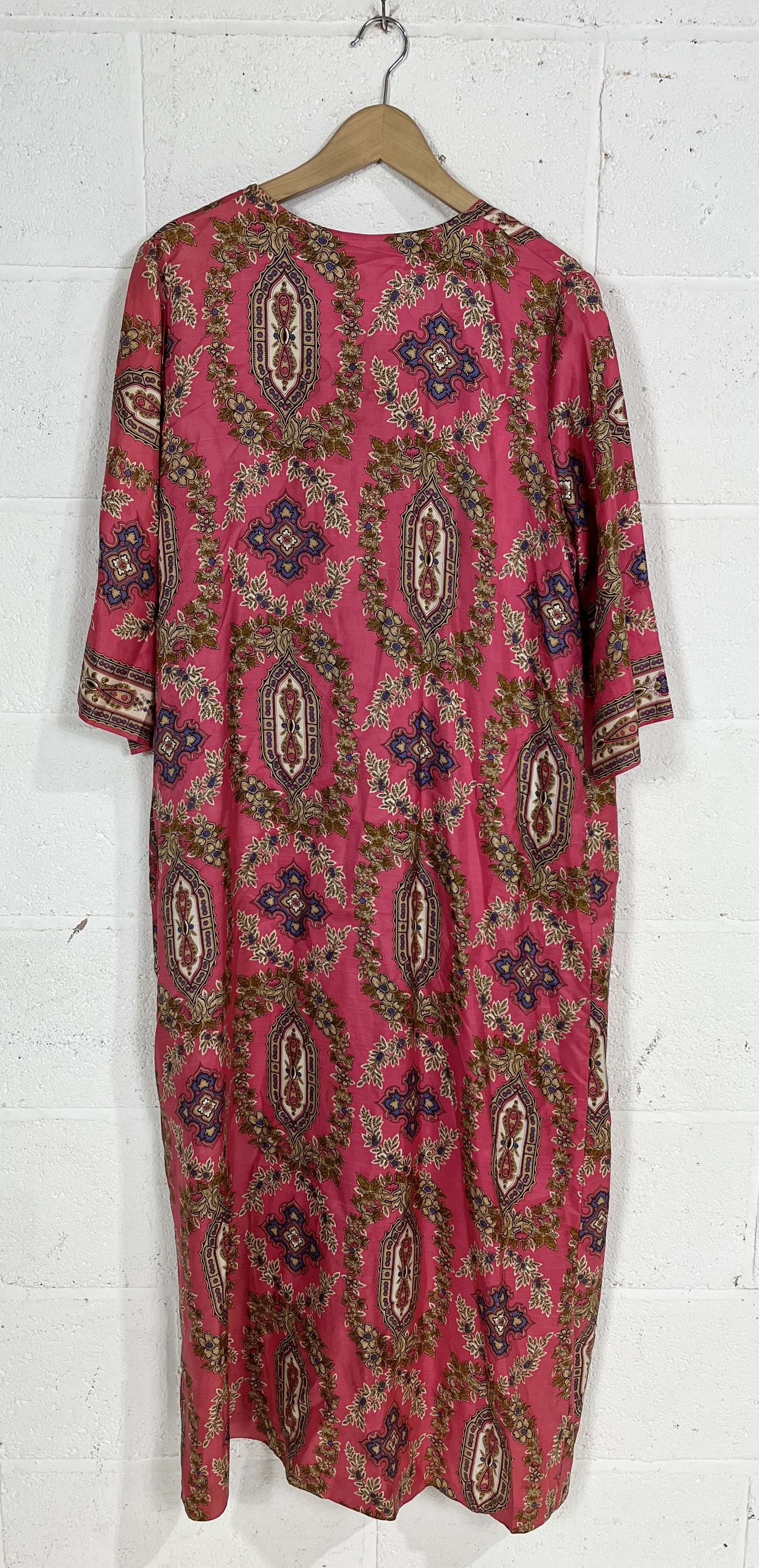 A vintage Harrods pink kaftan with detail Indian style design - Image 4 of 4