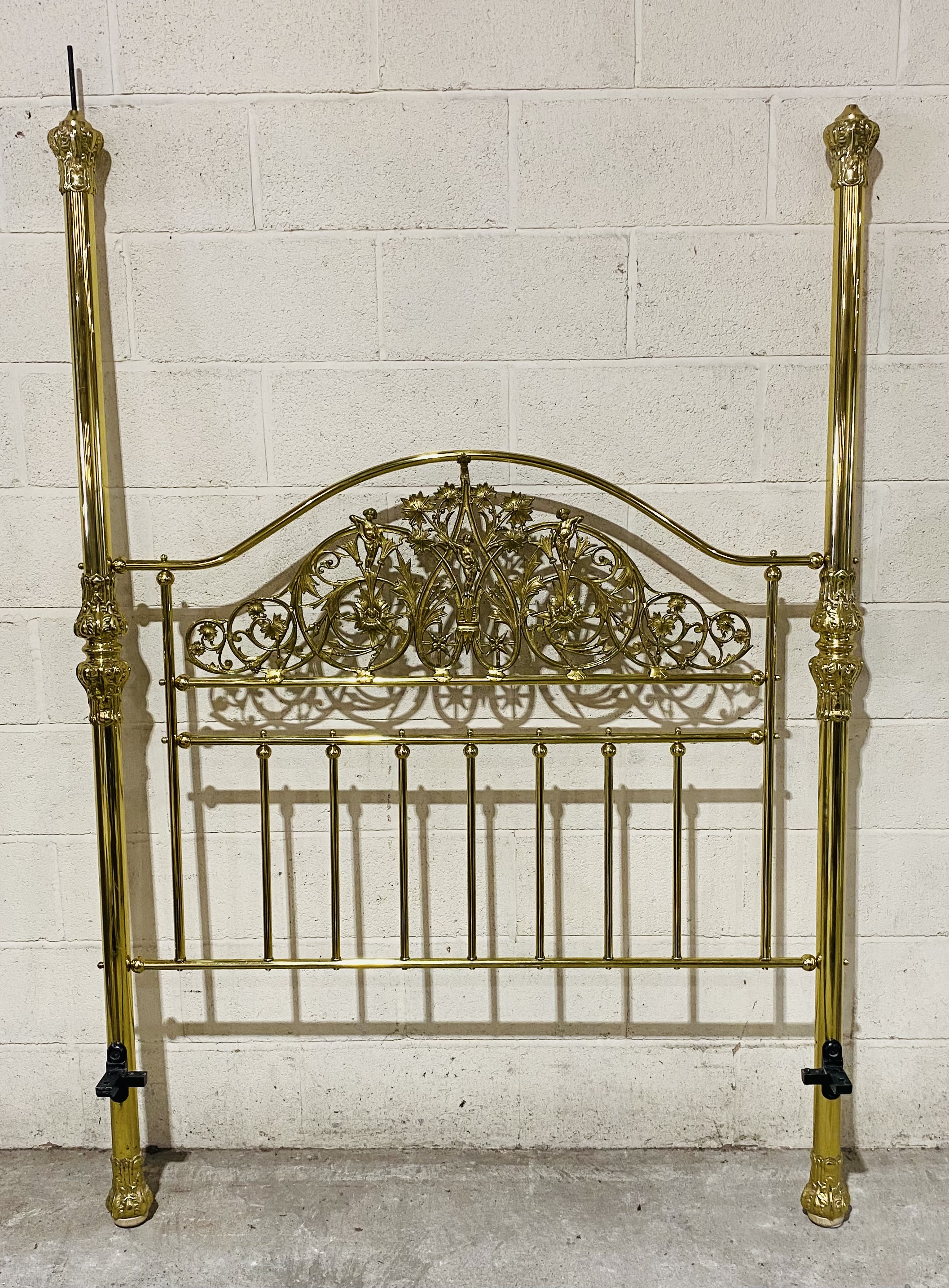 An ornate brass four poster bed - Image 3 of 8
