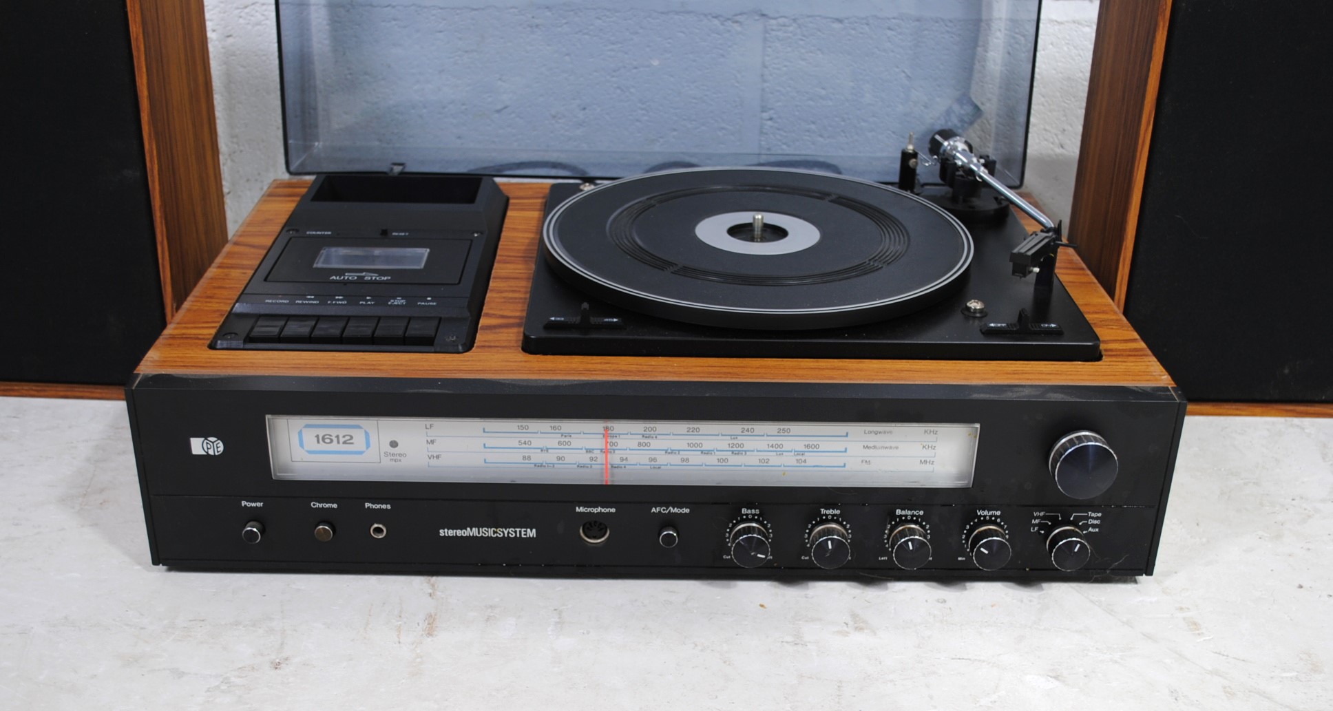 A vintage Pye 1612 stereo music system, including a pair of Pye 5780 8ohm bookshelf speakers - Image 7 of 11