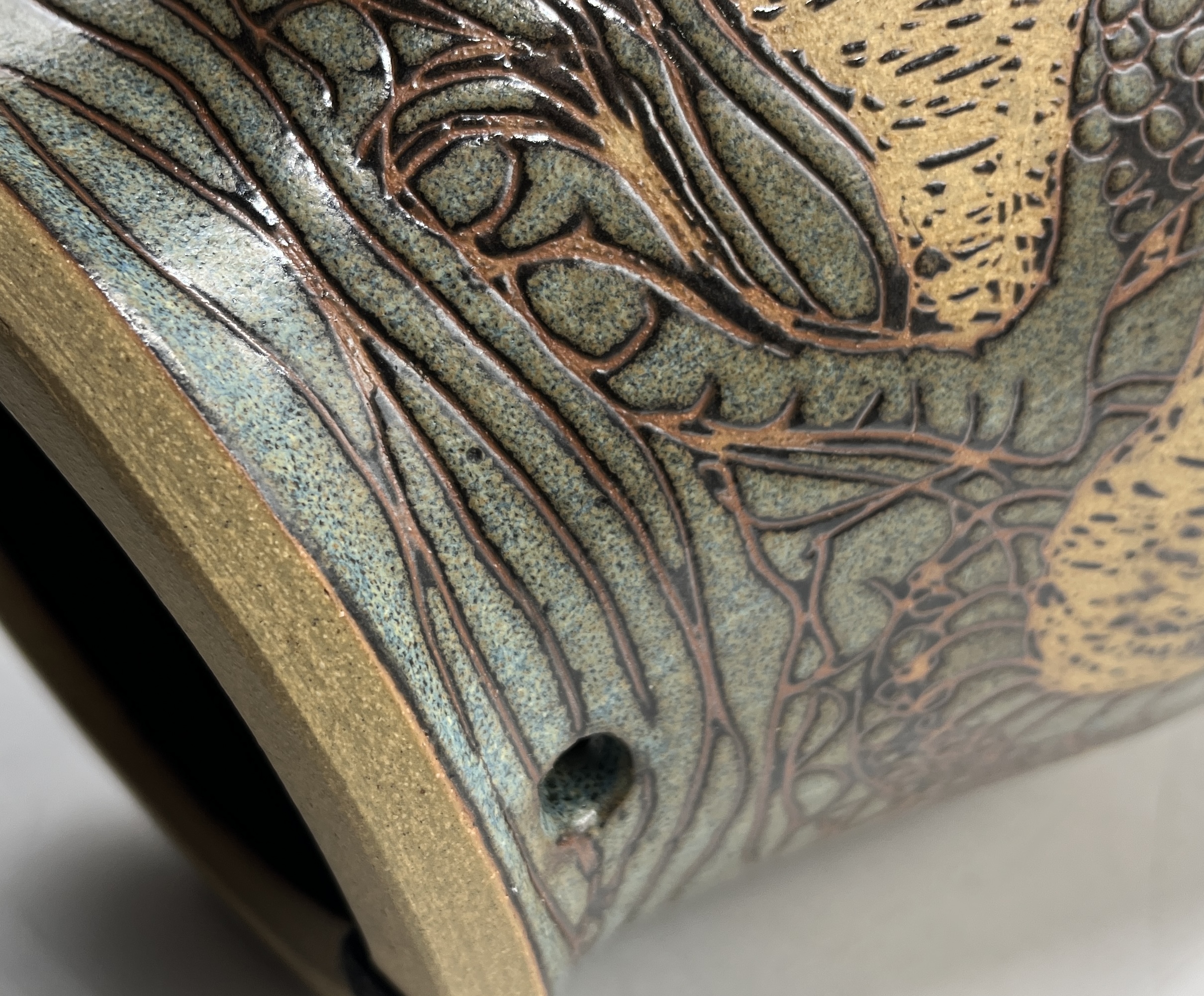 A pottery lamp base decorated with dragon motif - Image 3 of 3