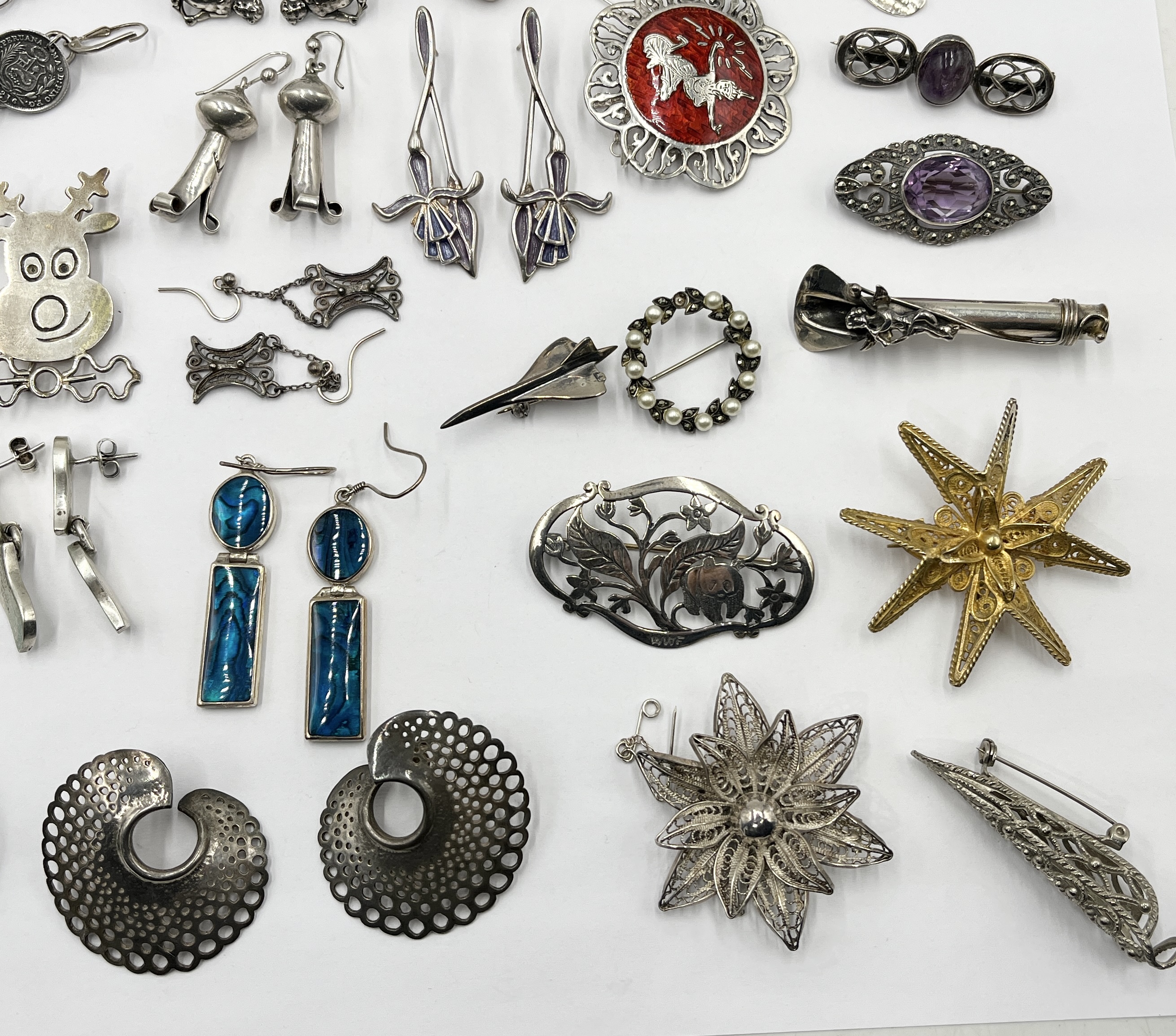A collection of 925 silver and SCM brooches, earrings etc. - Image 4 of 5