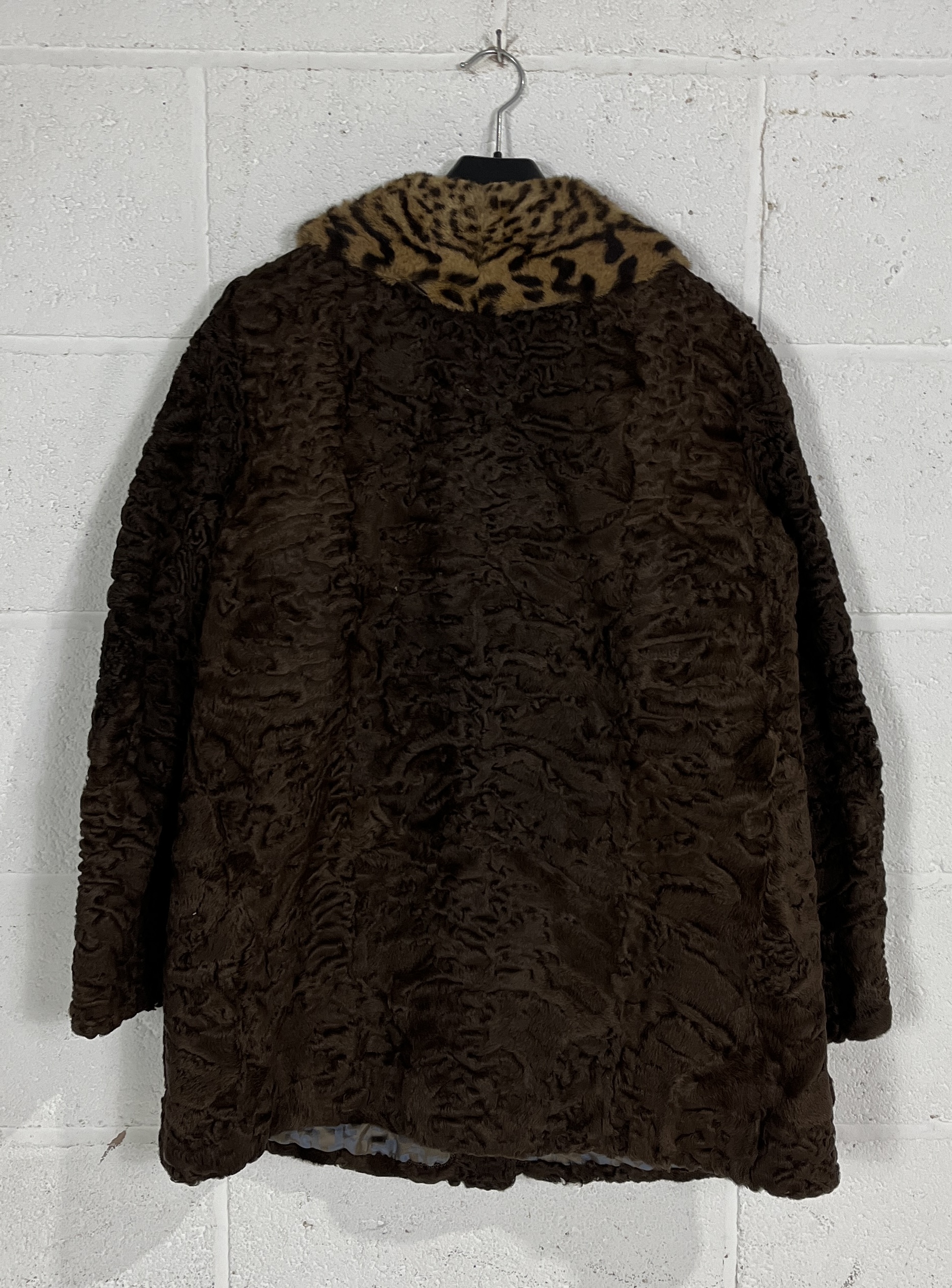 A collection of four vintage coats including long fur coat with hood made in Argentina, ladies fur - Image 14 of 16