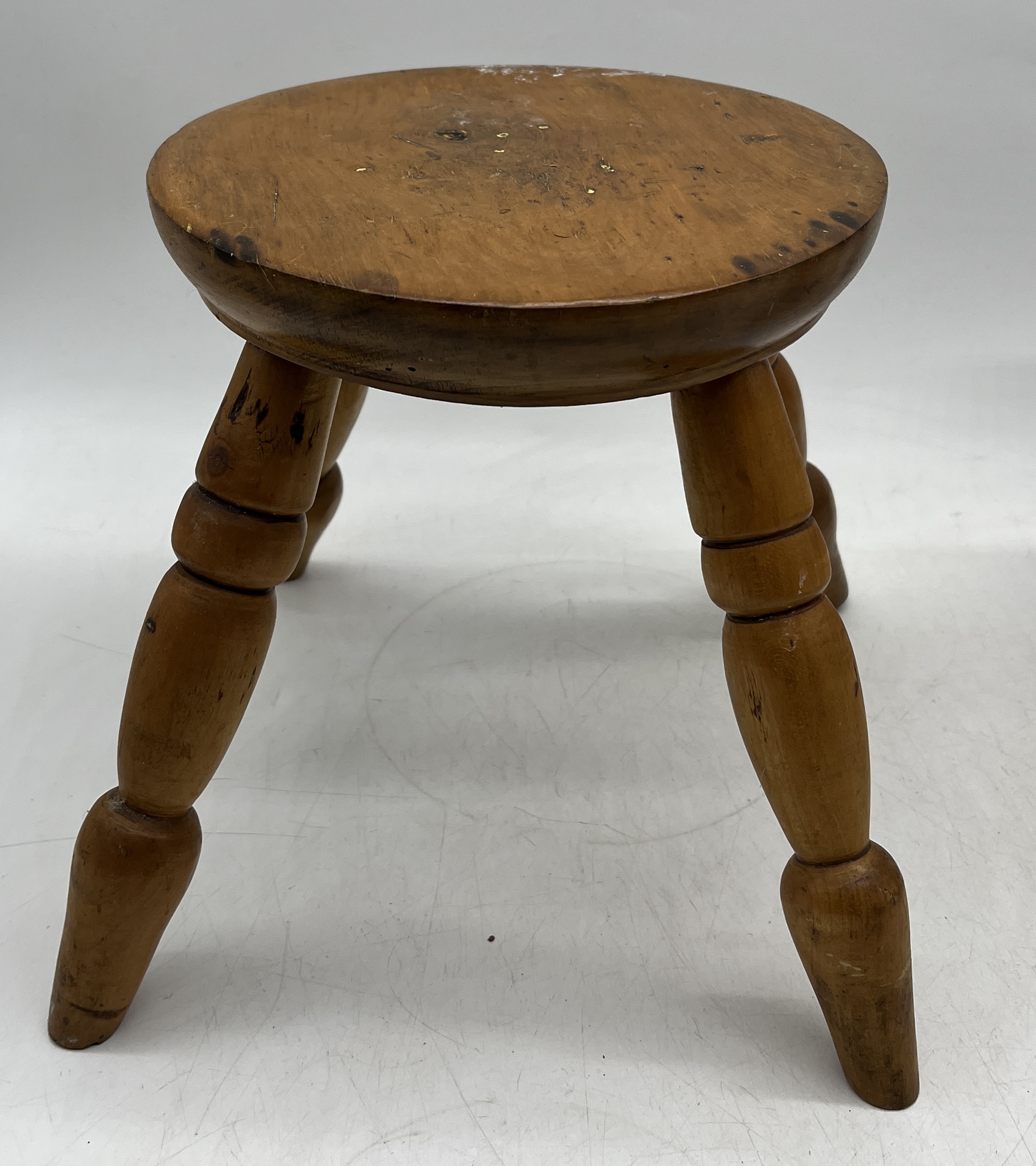 A collection of three small rustic stools - Image 3 of 4