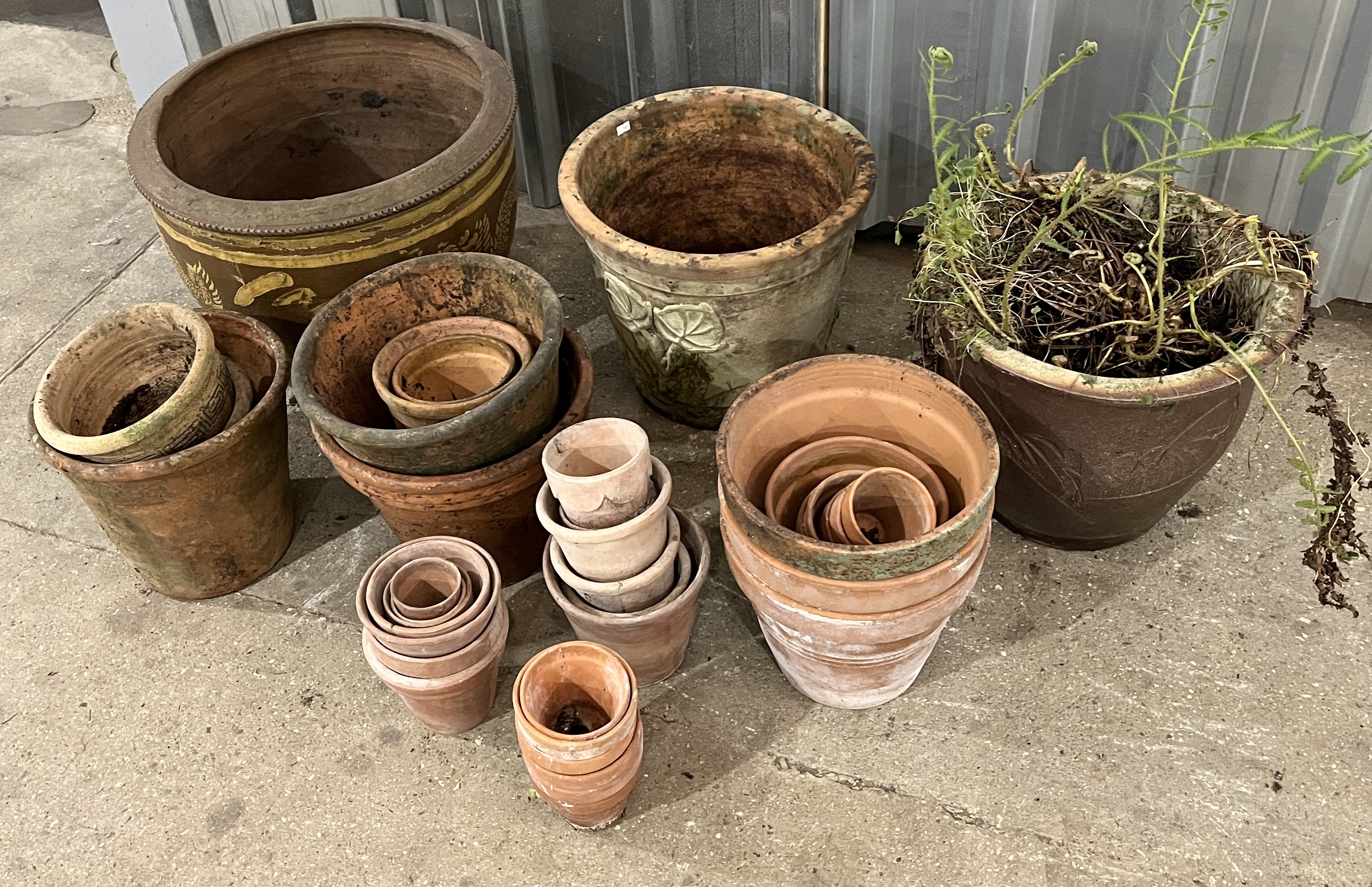 A collection of various terracotta pots along with a large earthenware planter with Chinese dragon - Image 4 of 4