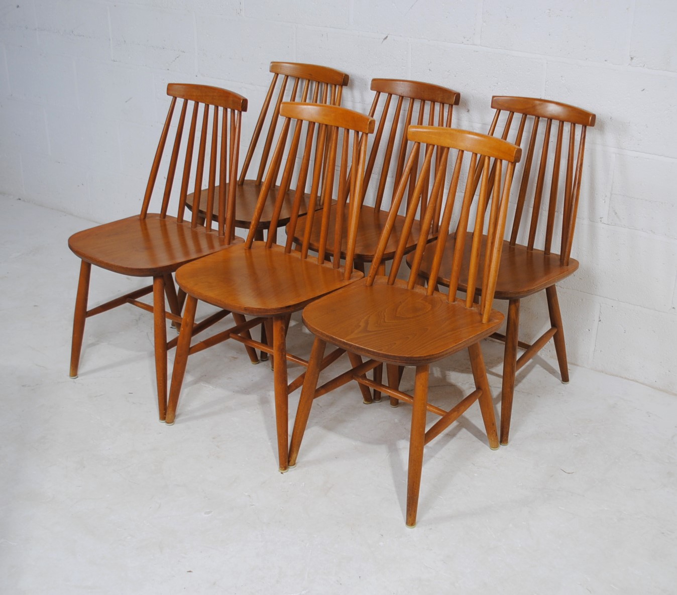 A set of six Ercol style stick-back chairs - Image 2 of 5
