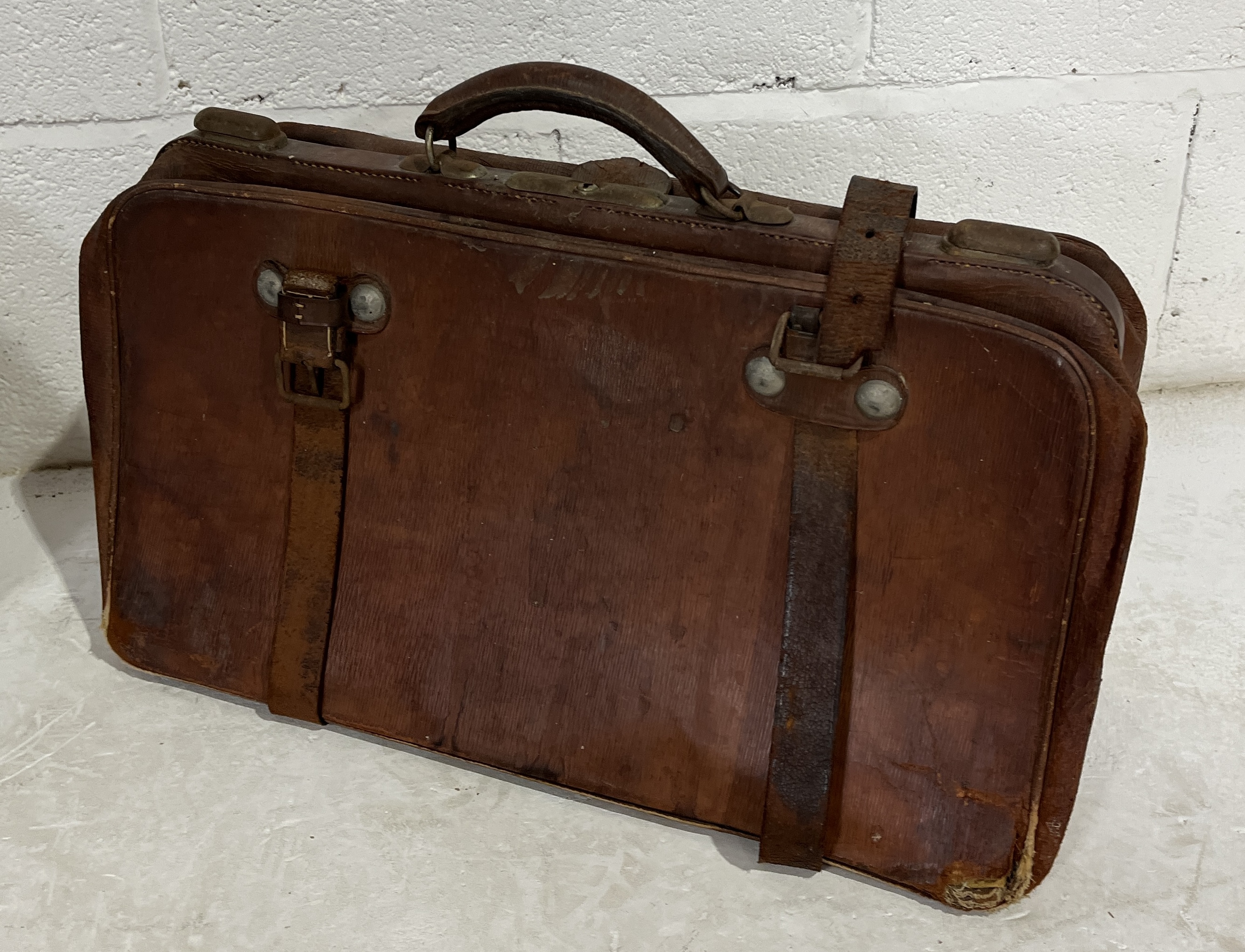 Three vintage leather cases including Gladstone bag, small suitcase etc. - Image 4 of 5
