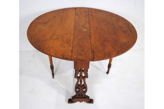 A Victorian walnut Sutherland table, with pierced decoration - Image 5 of 8