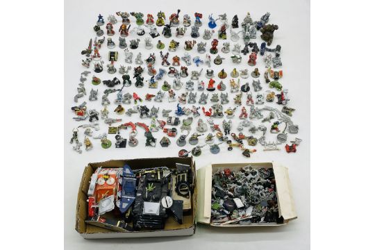 A collection of vintage Warhammer figurines, vehicles and accessories - some figures painted - Image 1 of 7