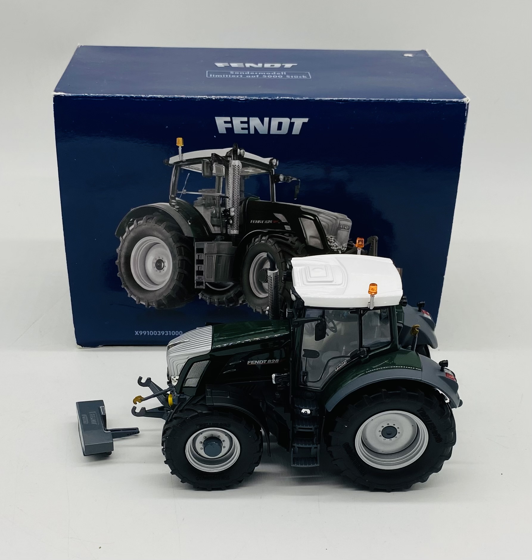 Two boxed Wiking die-cast tractors (both 1:32 scale) including a Fendt 828 Vario & Fendt 936 Vario - Image 5 of 7