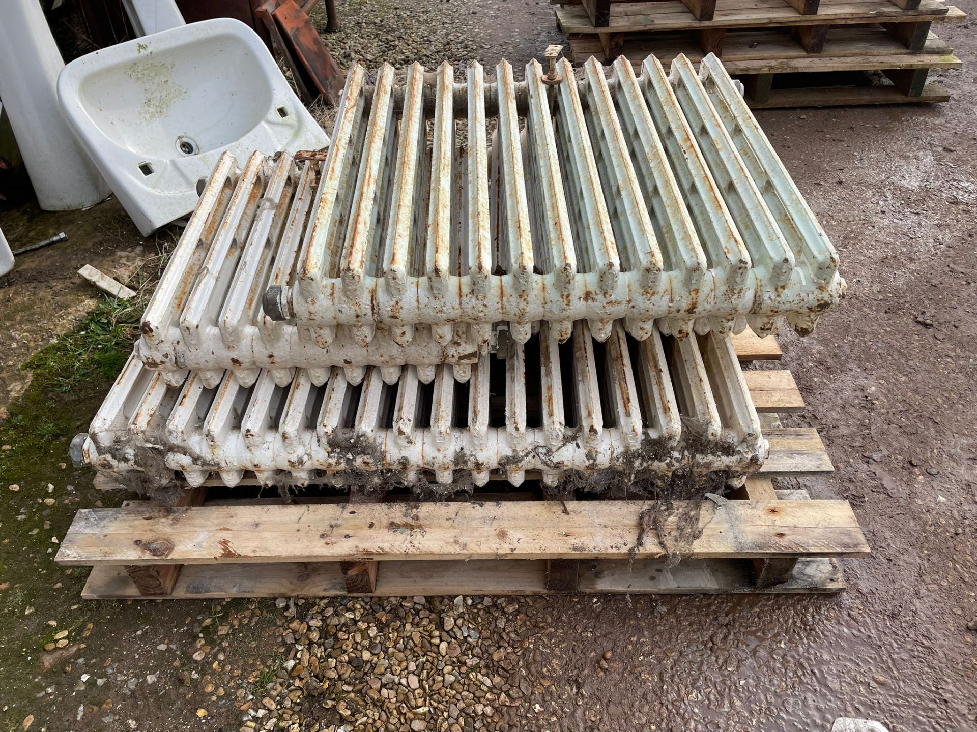 Cast radiators x 4 - Image 2 of 2