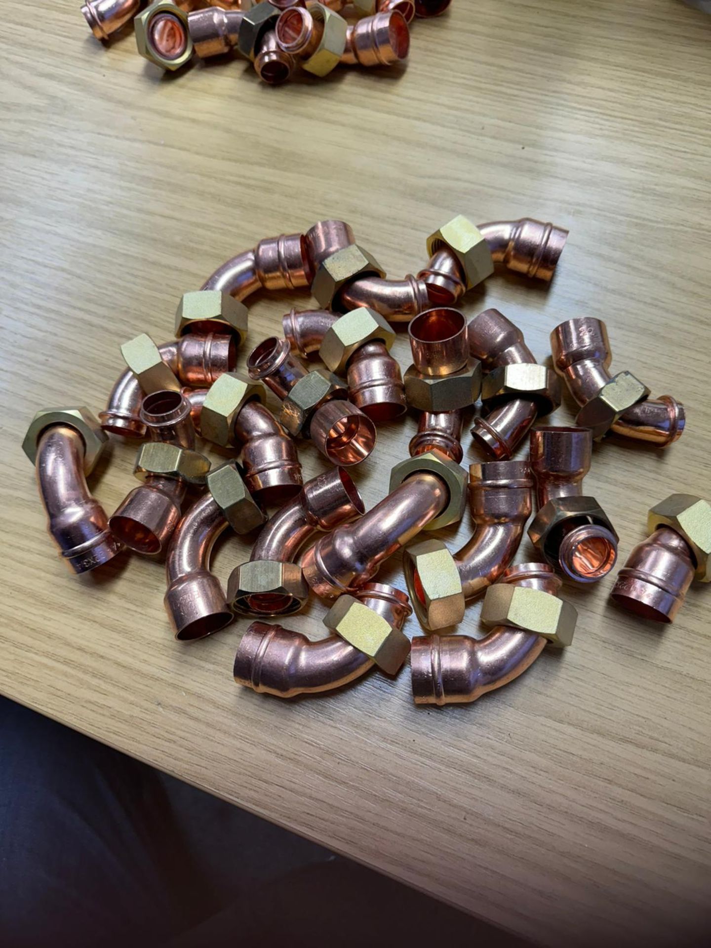 30 fittings - 22mm x 3/4” bent connectors - Image 2 of 2