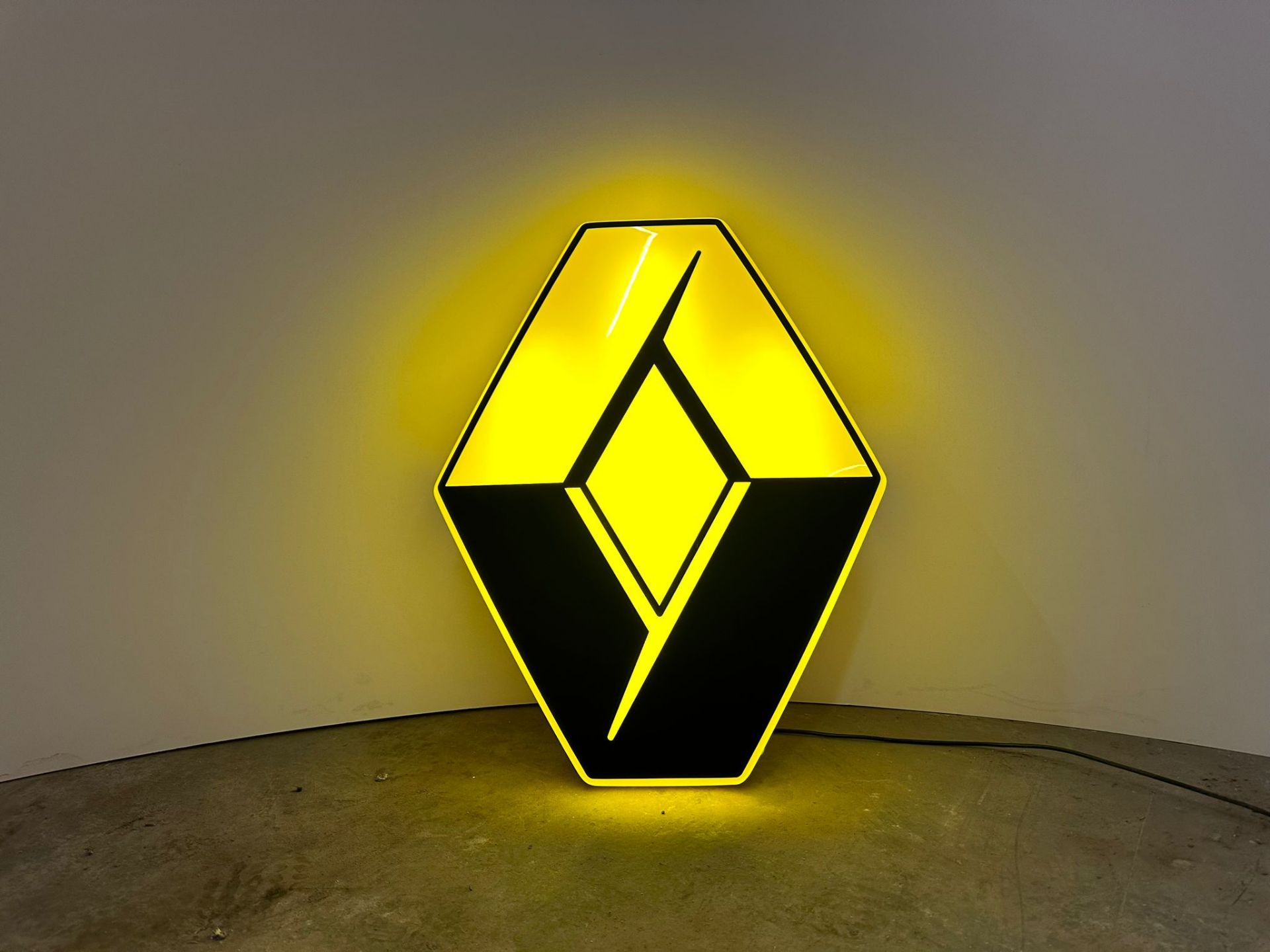 Renault - sign illuminated