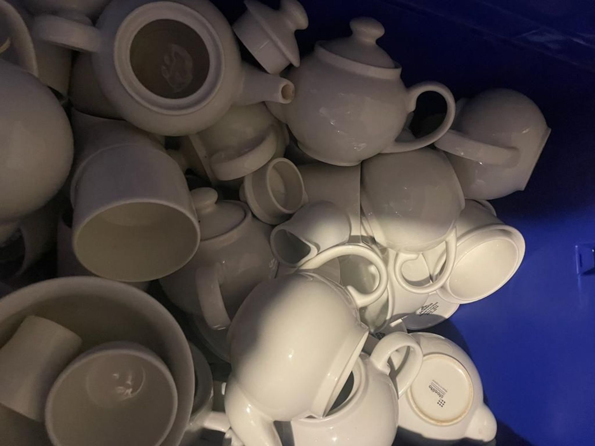 A large selection of white china is ideal for a cafe restaurant or canteen. - Image 2 of 5