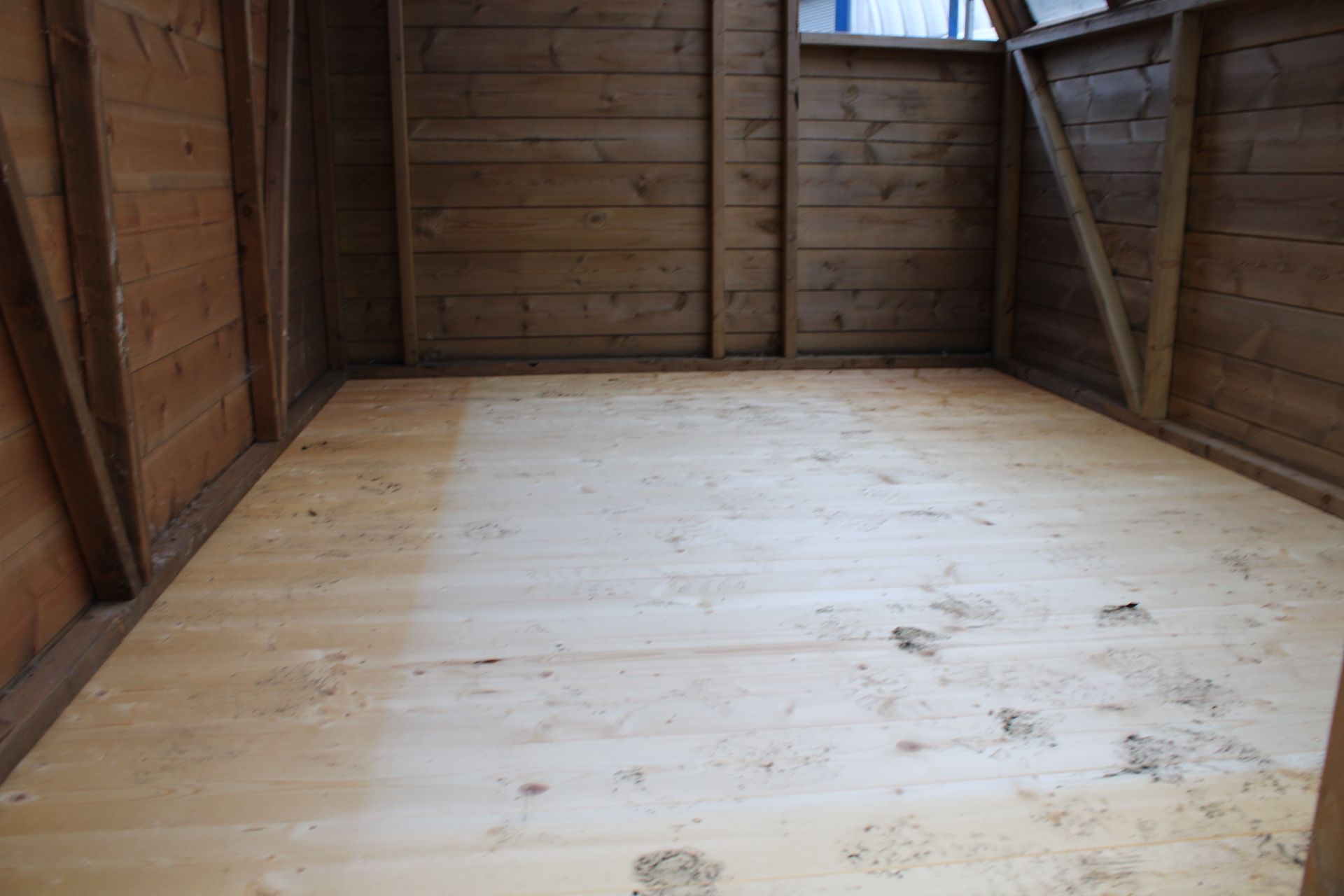 8x6 Exdisplay potting shed, Standard 16mm Nominal Cladding RRP£1,500 - Image 5 of 5