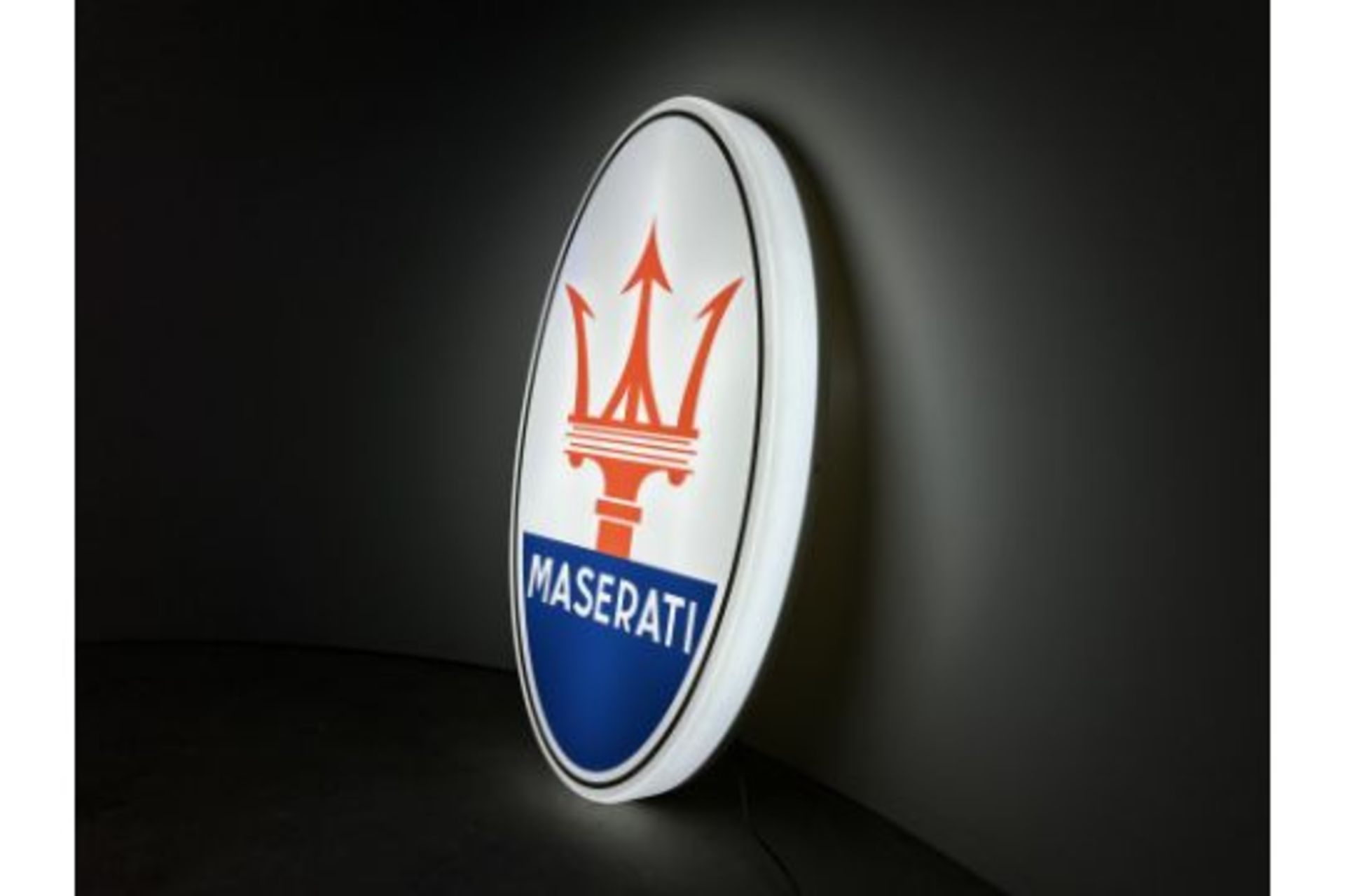 MASERATI ILLUMINATED SIGN - Image 3 of 6