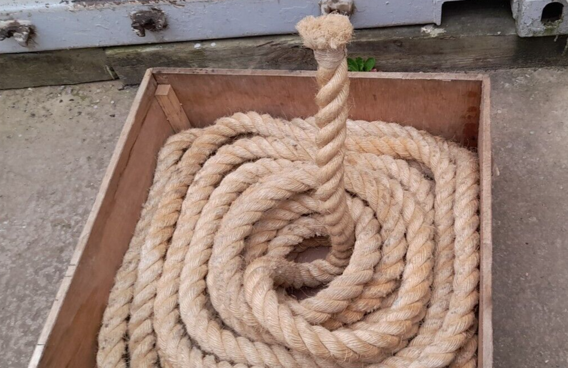 sport TUG O WAR ROPE, USED ONCE, DRY STORED, ABOUT 29 METERS L X 13cm circumference sport gym - Image 3 of 5