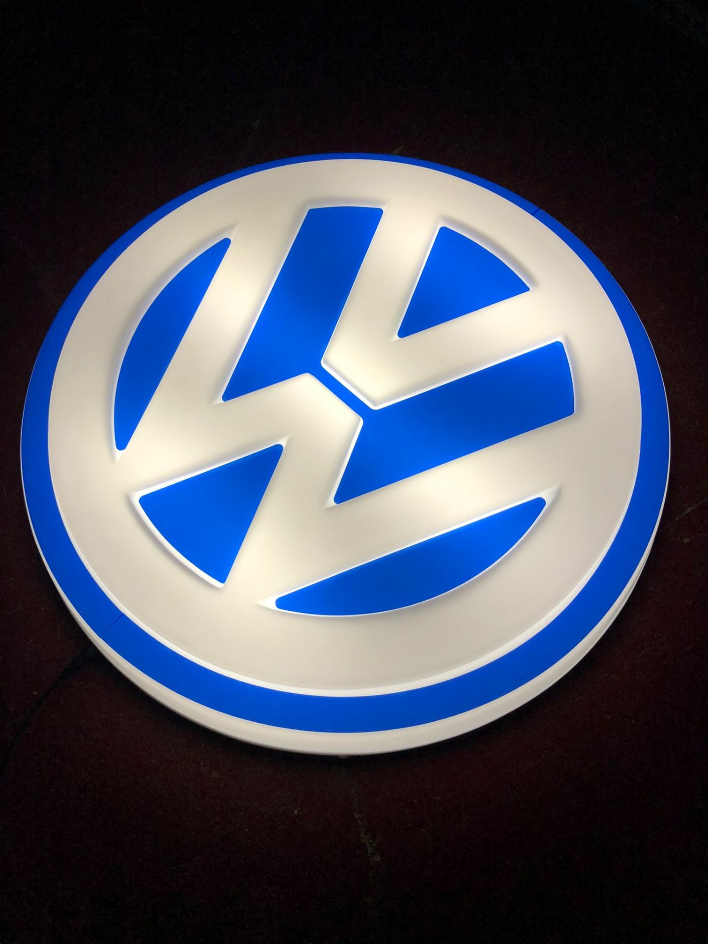 VW illuminated sign - Image 3 of 3