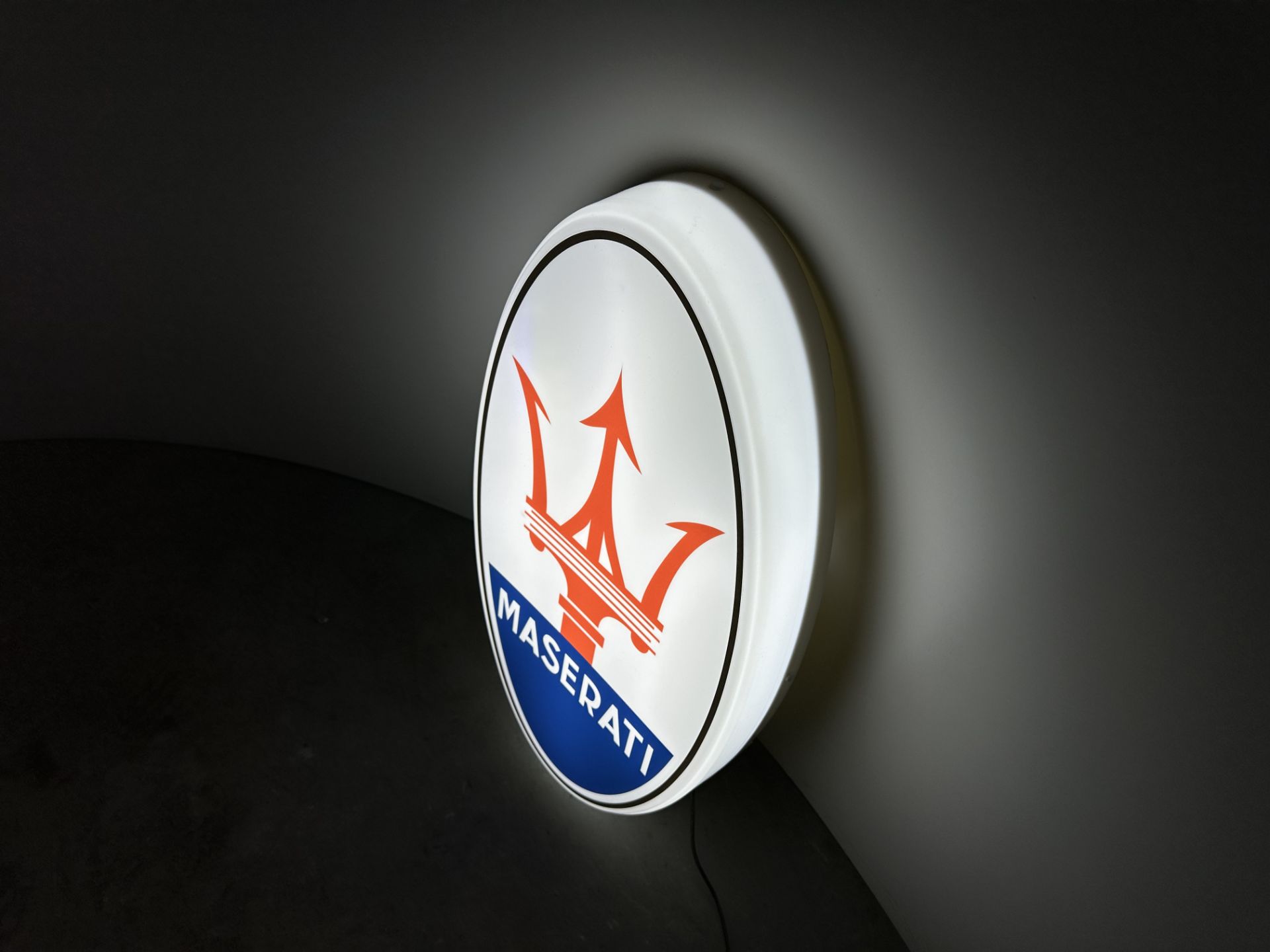 MASERATI ILLUMINATED SIGN LED - Image 4 of 7