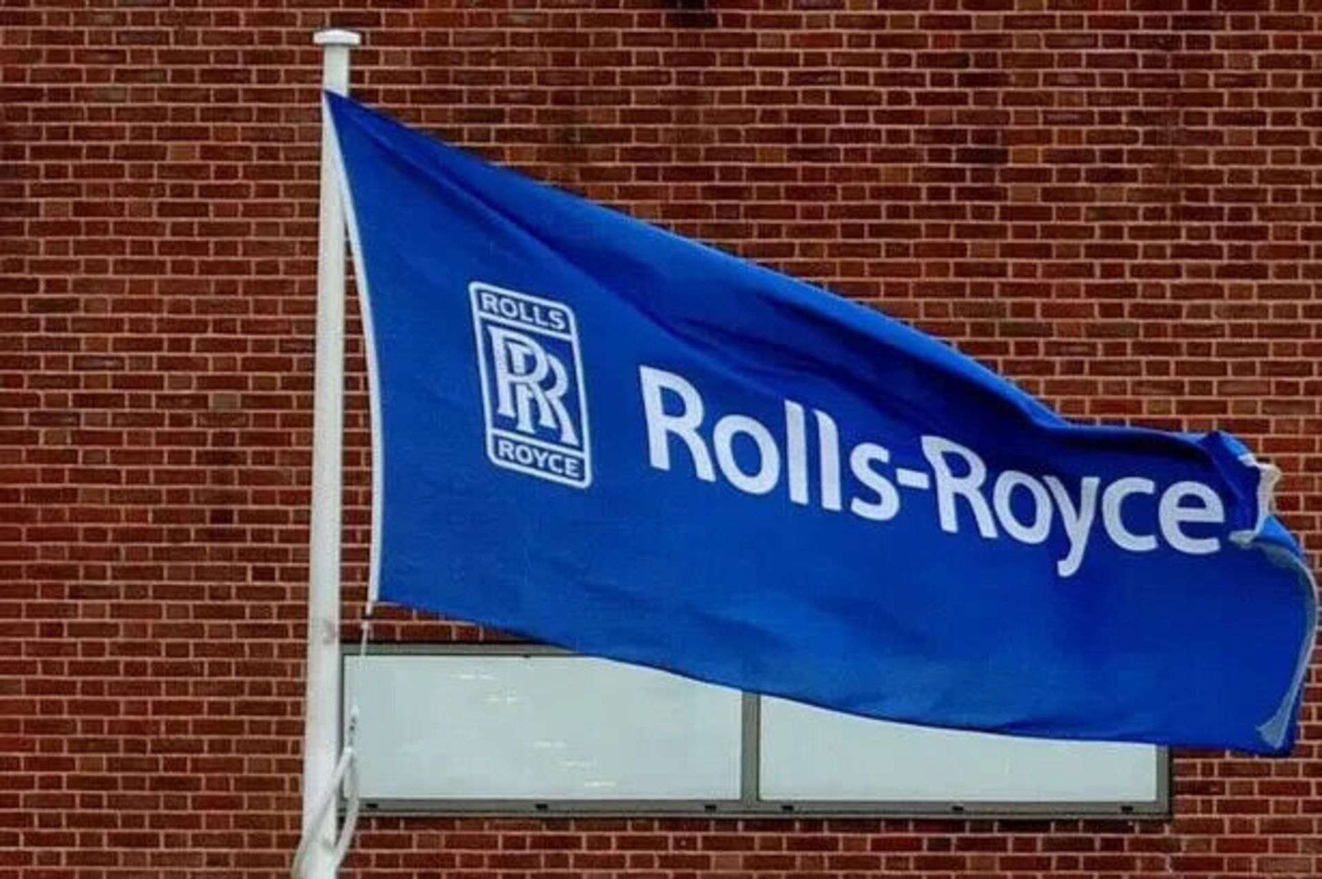 Rolls Royce flag, in brand new condition, with metal clasps, approx 6ft x 8ft - Image 4 of 4