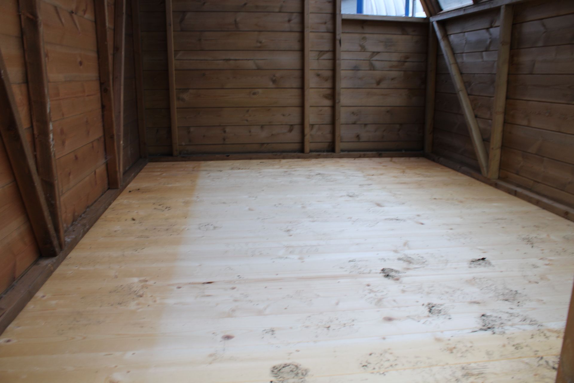 8x6 Exdisplay potting shed, Standard 16mm Nominal Cladding RRP£1,500 - Image 5 of 6