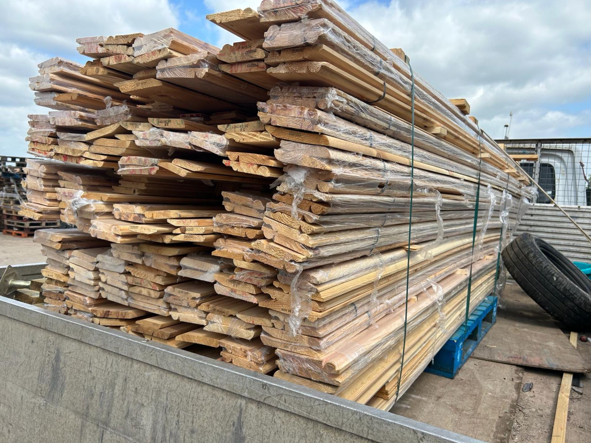 Pallets of mixed skirting pine of all sizes
