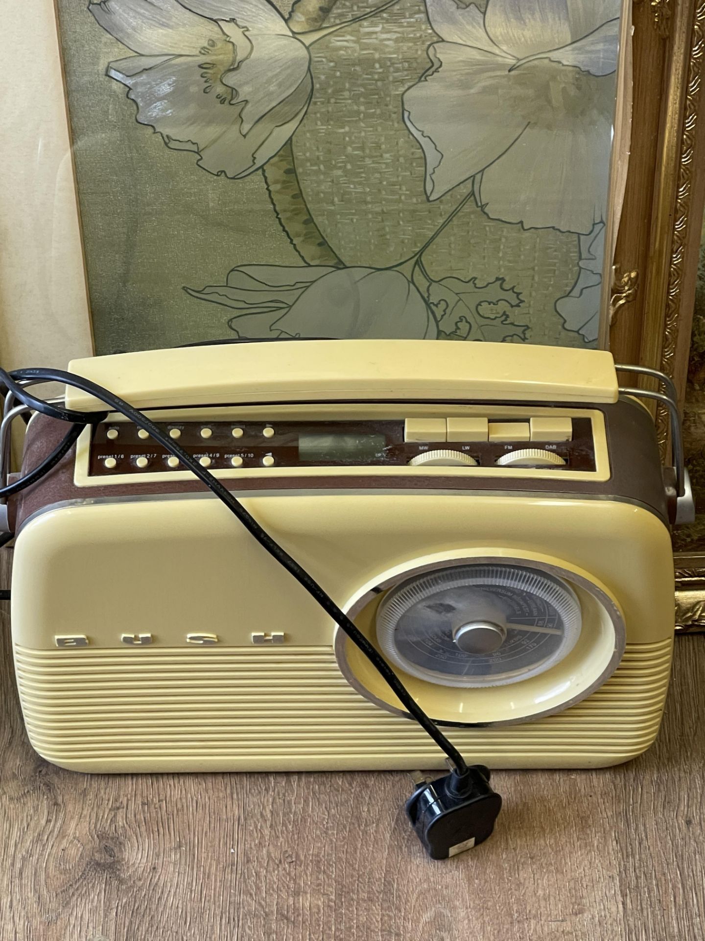 digital radio retro looking very old lost property - Image 3 of 3
