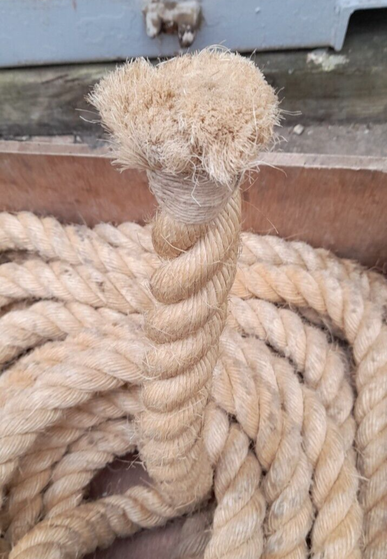 sport TUG O WAR ROPE, USED ONCE, DRY STORED, ABOUT 29 METERS L X 13cm circumference sport gym - Image 2 of 5