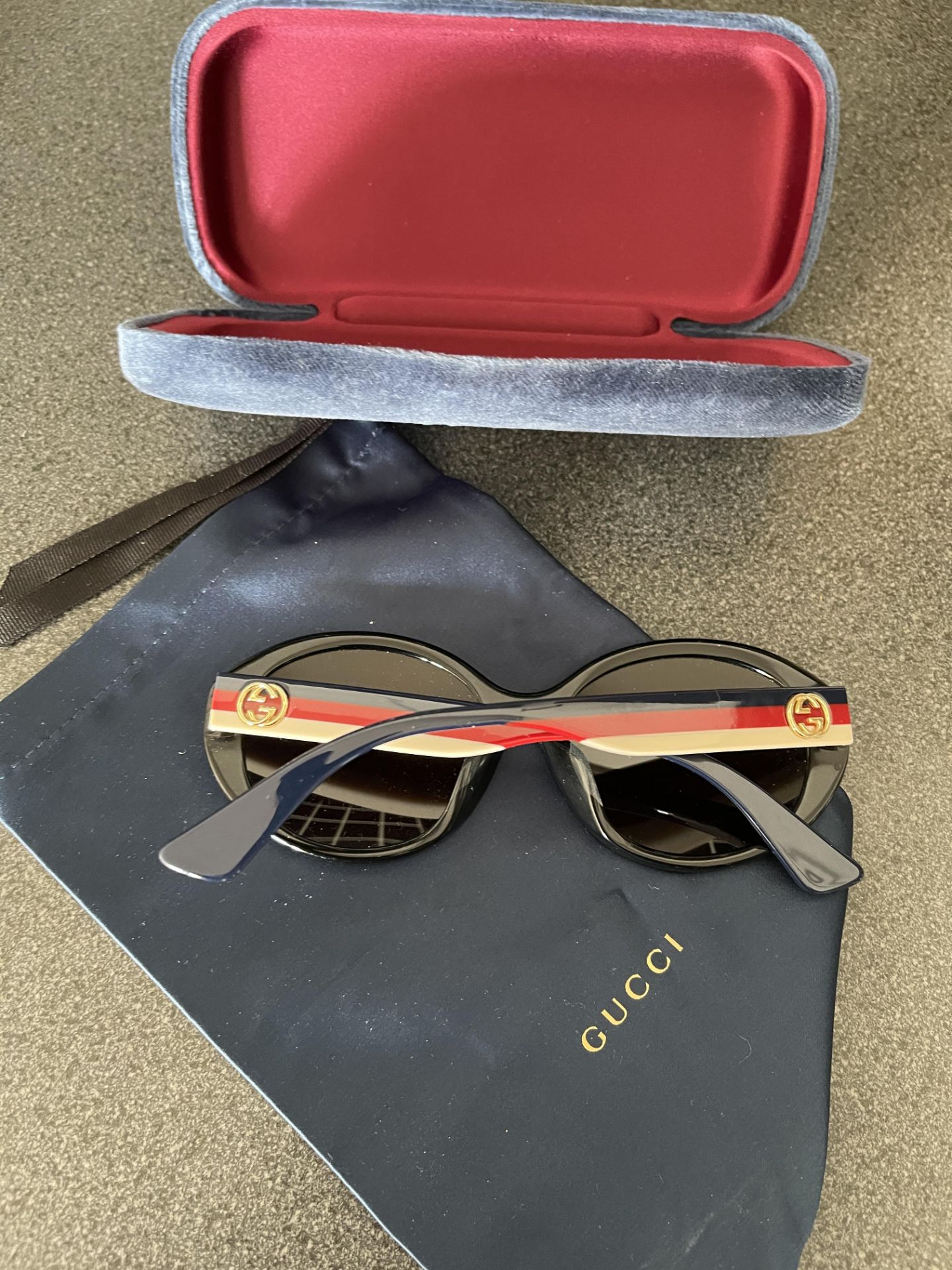 Gucci ladies sunglasses demon from a private jet charter. with case and cloth - Image 4 of 9