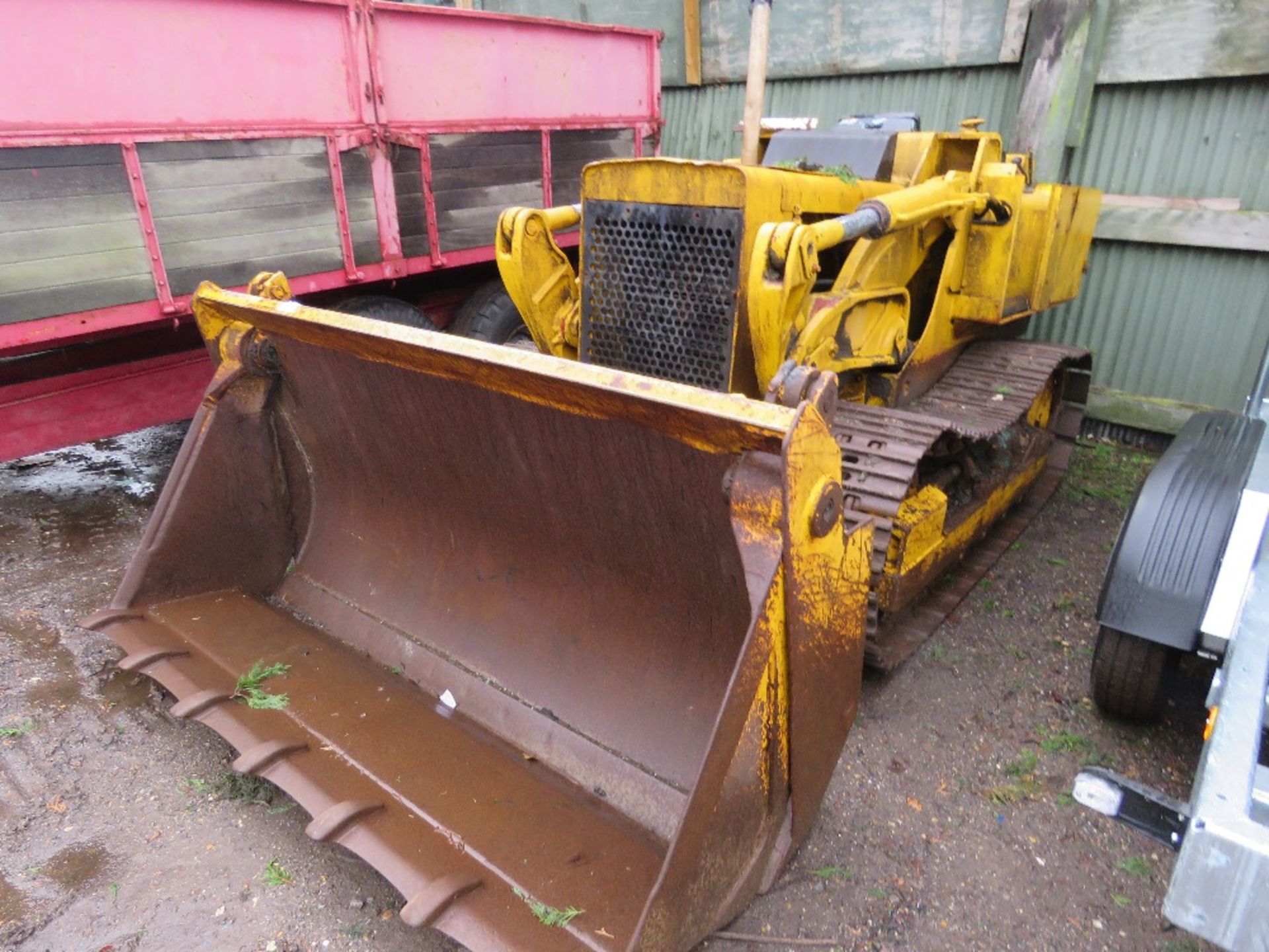 PERKINS ENGINED DROTT TYPE TRACKED LOADING SHOVEL WITH 4 IN 1 BUCKET. WHEN BRIEFLY TESTED WAS SEEN T - Image 2 of 11