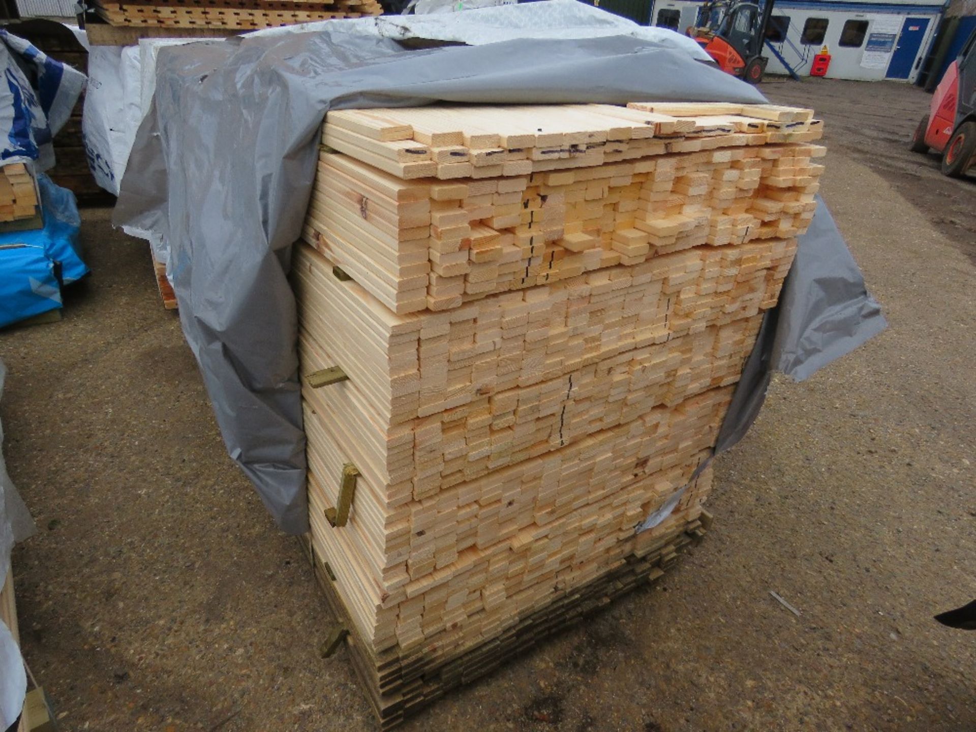 EXTRA LARGE PACK OF UNTREATED VENETIAN PALE / TRELLIS TIMBER BOARDS: 1.83M LENGTH X 45MM X 17MM AP